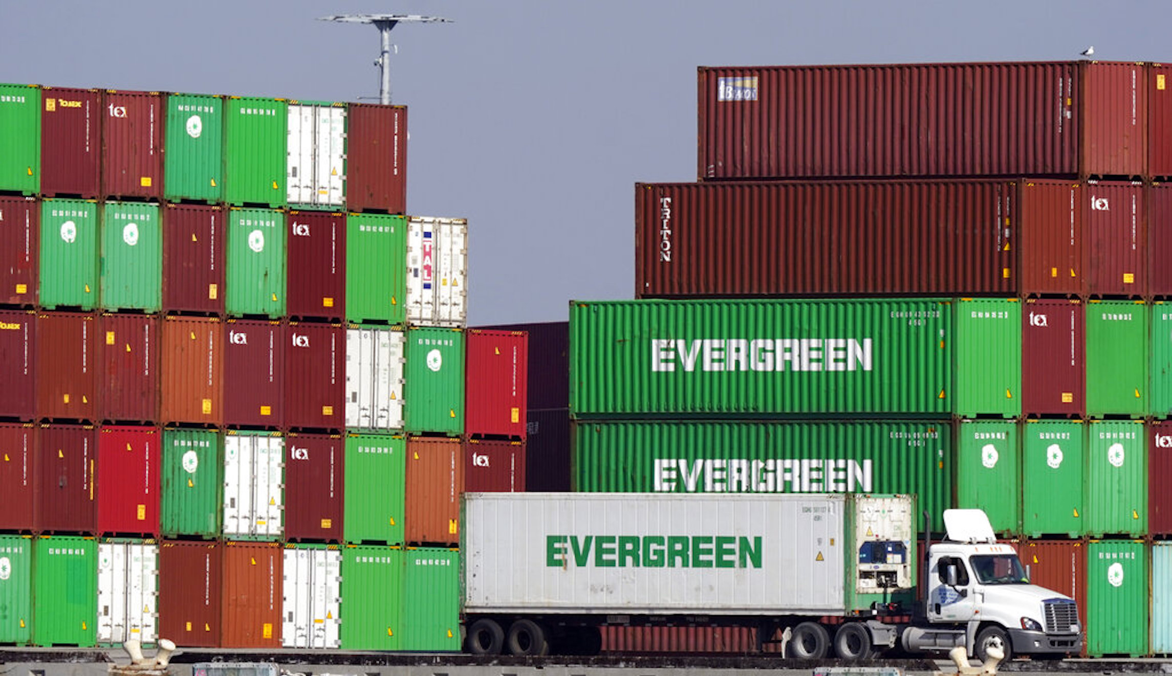 Foldable shipping containers gain interest amid supply chain crisis