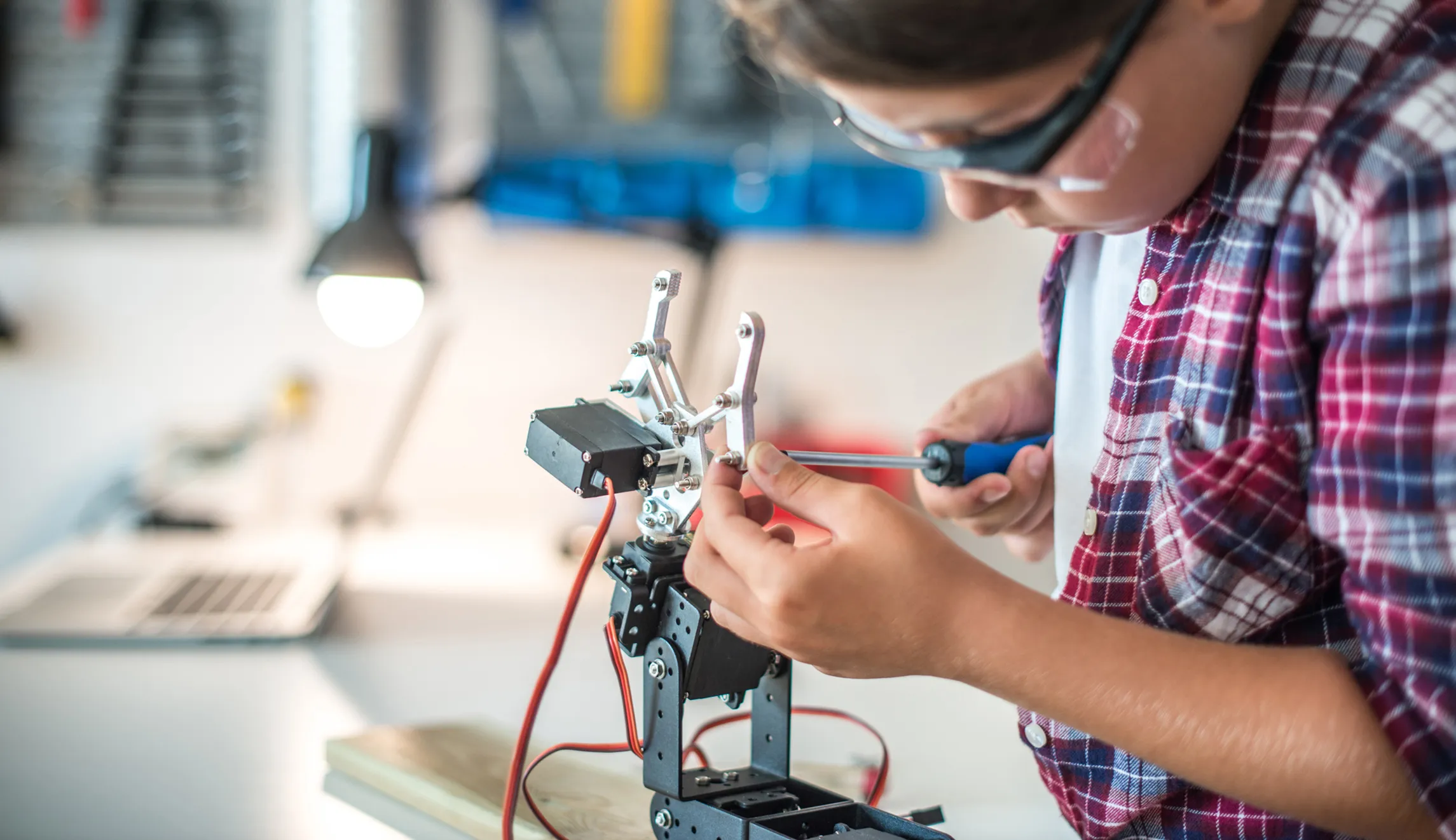 Tennessee provides $700K in STEM education, career grants