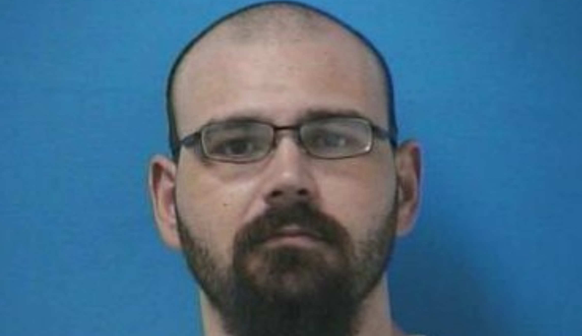 Tennessee sheriff’s deputy shot and killed, hunt for suspect underway