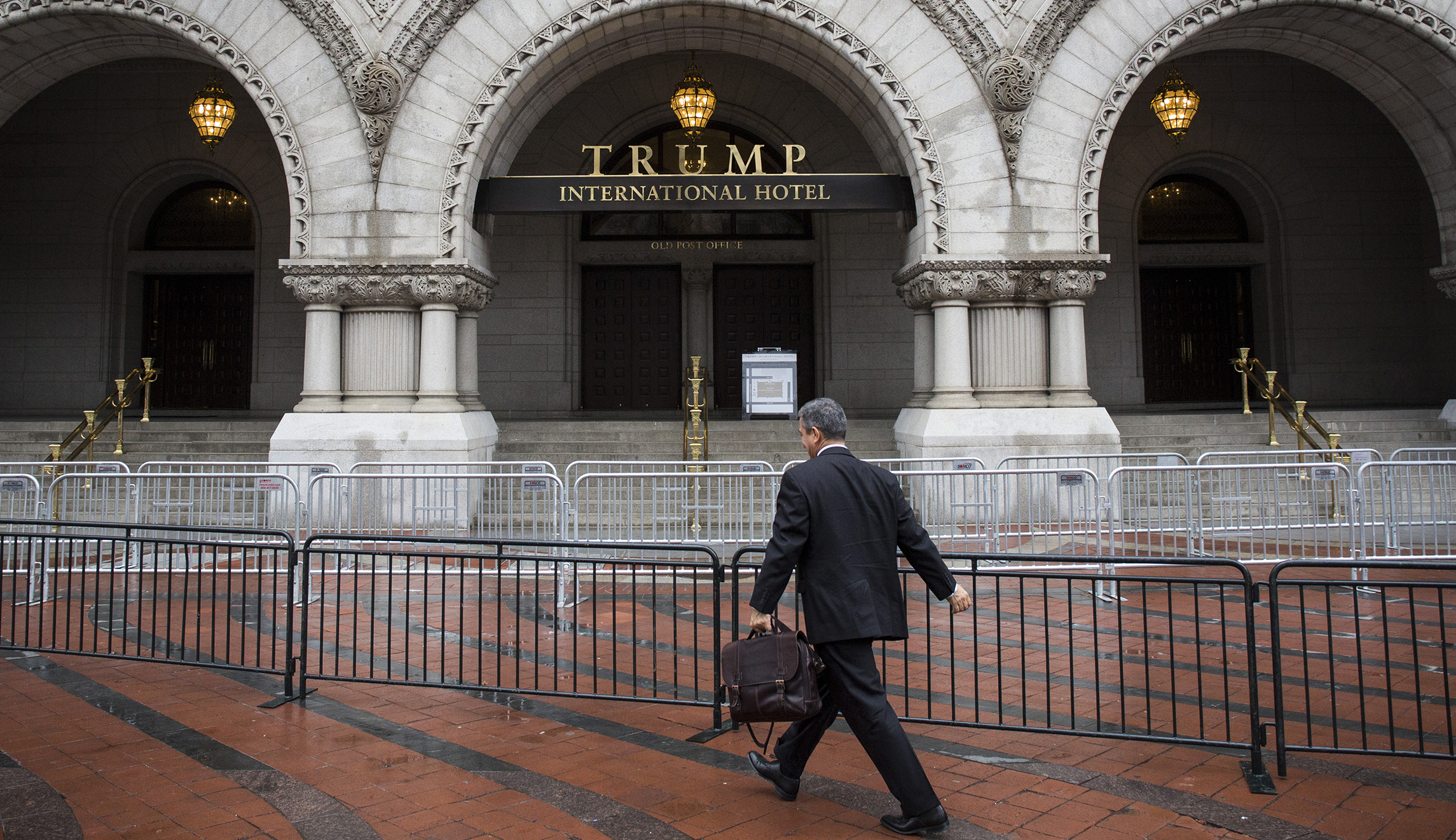 Top Pruitt aide resigns after Trump Hotel mattress story