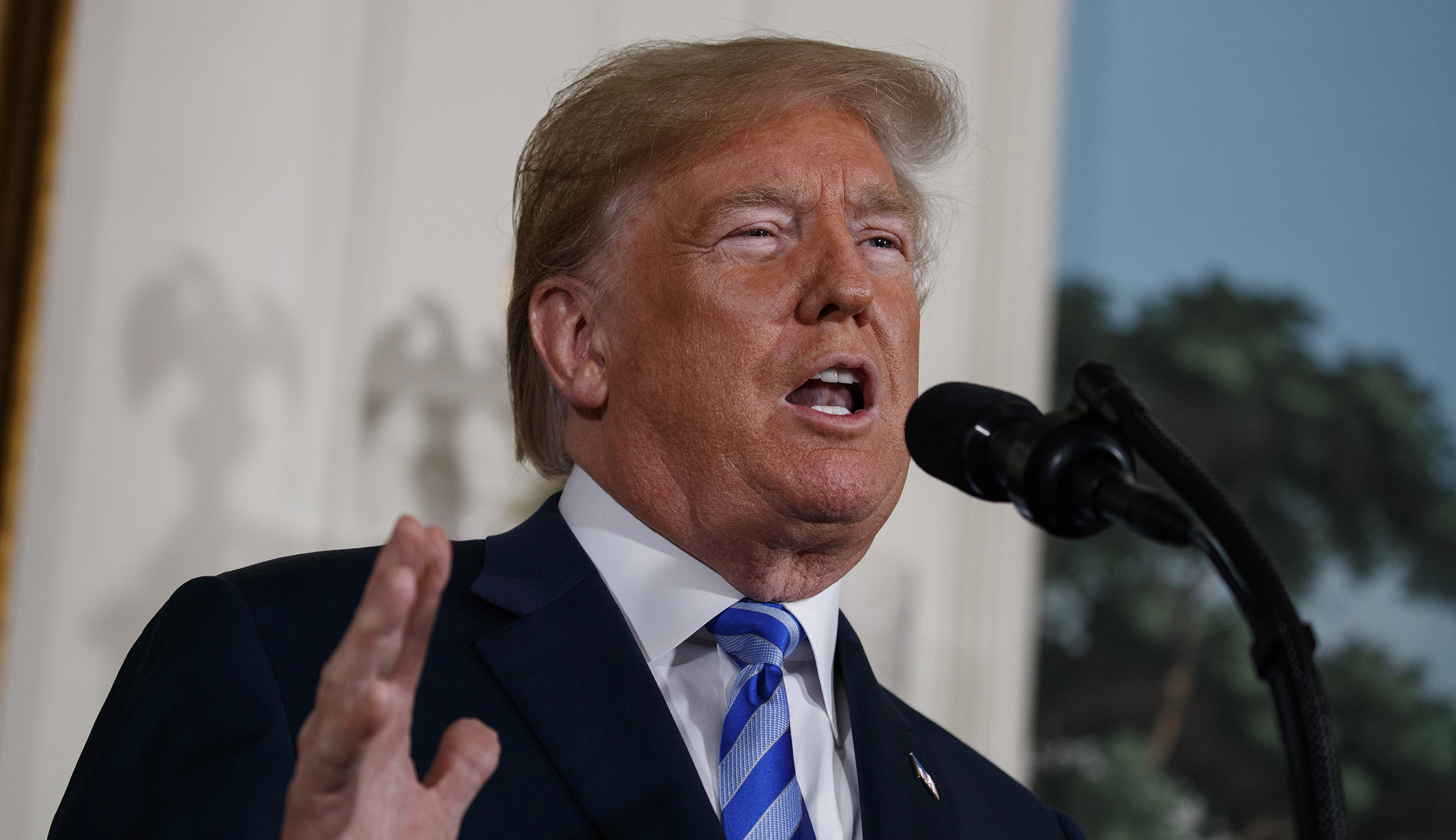 Trump huddles with pro-wall GOP lawmakers