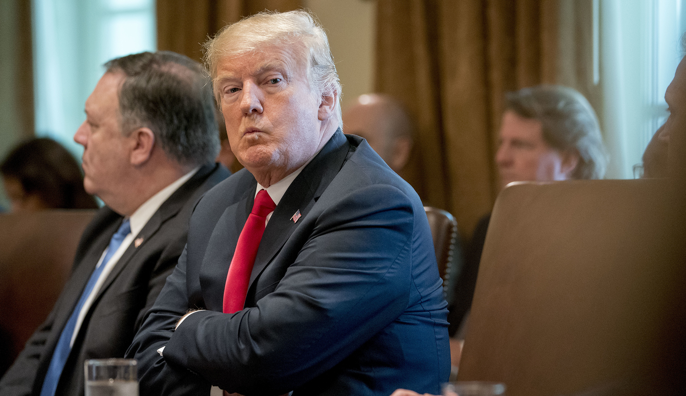 Trump freezes federal employee pay