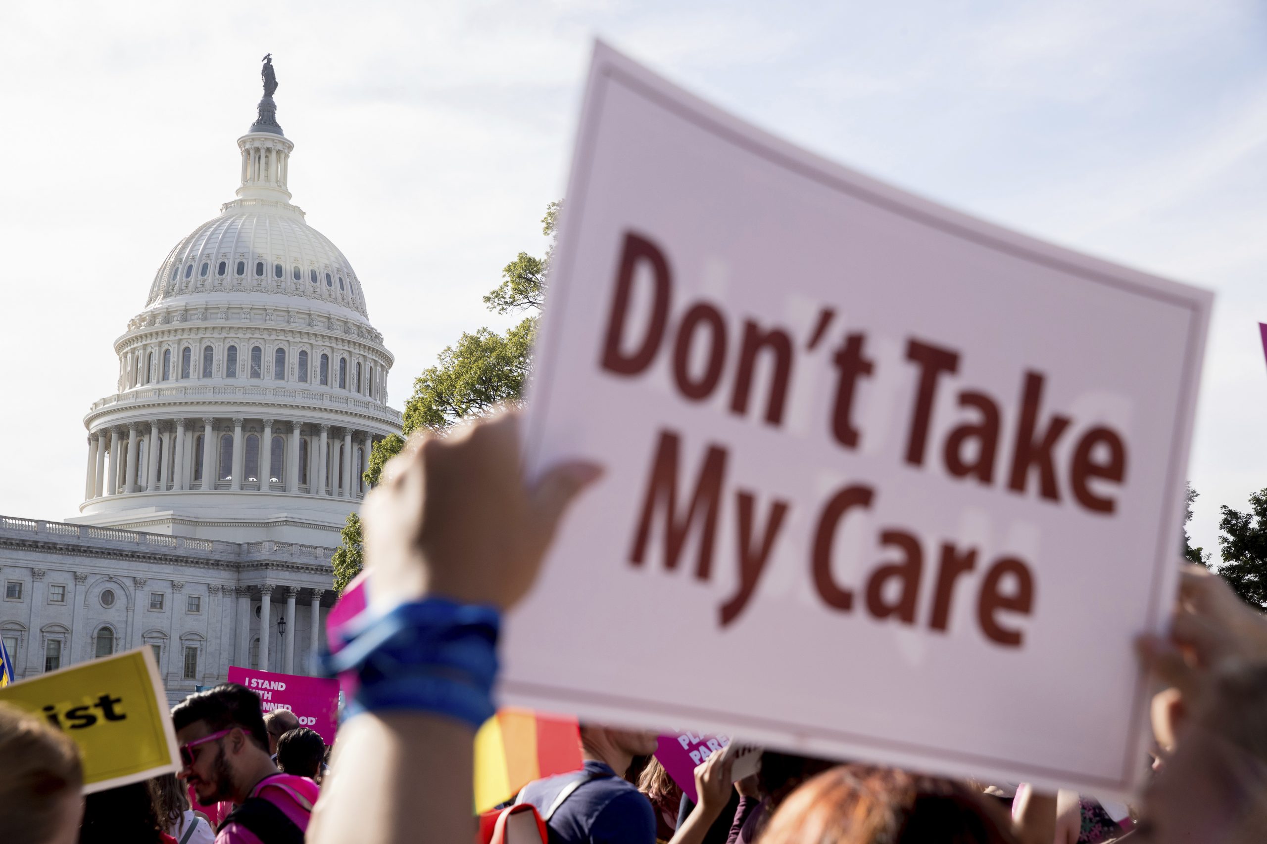 Trump urged to call special session to force Obamacare repeal vote