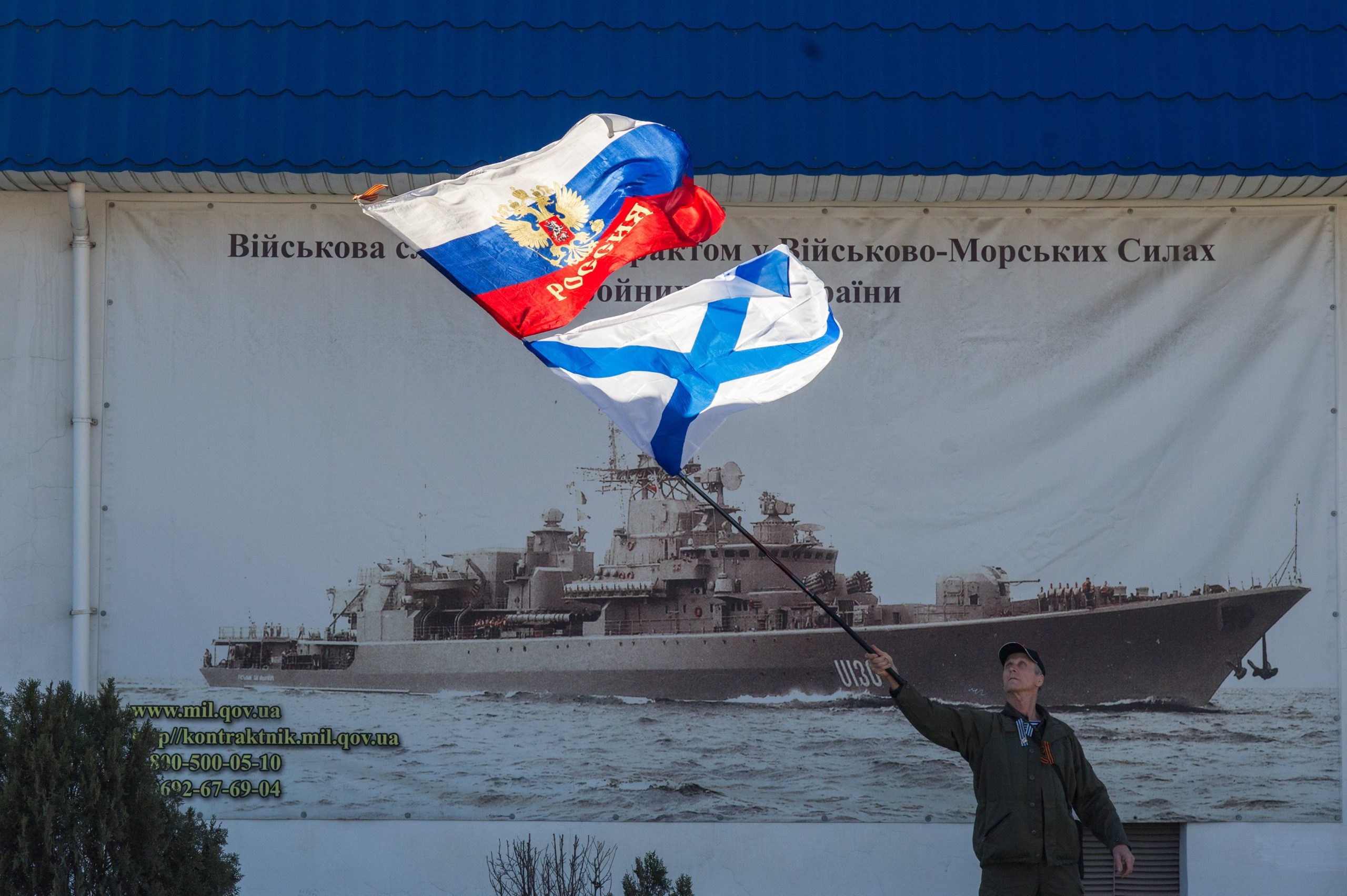 Crimean forces take Ukrainian navy HQ