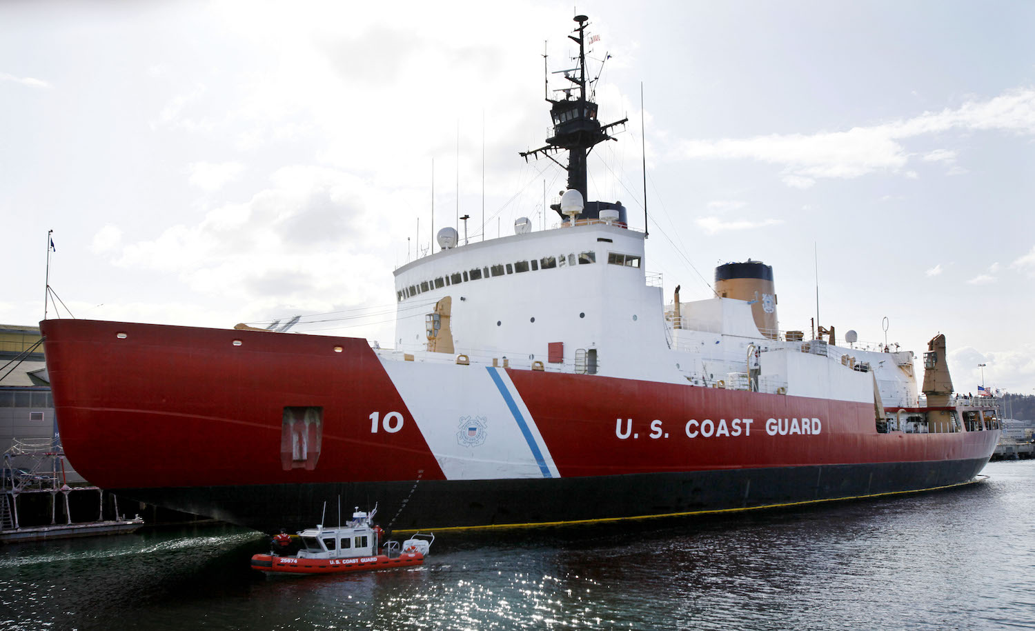 GOP lawmaker pushes Trump to fund new Arctic icebreakers