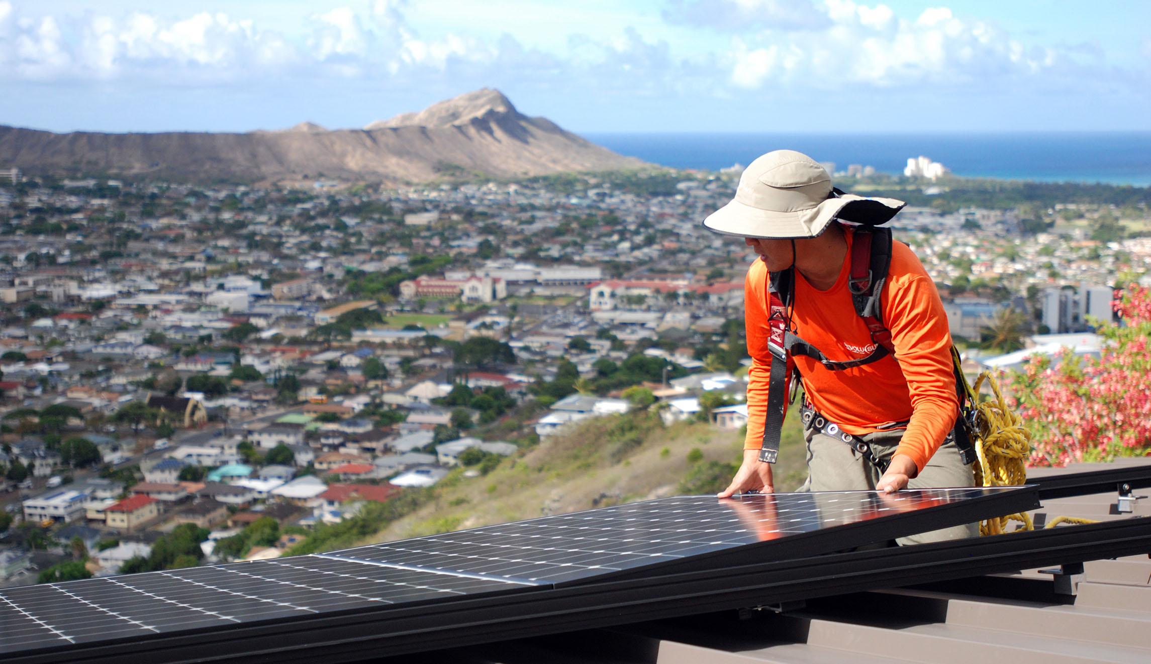 Republicans, Democrats join forces to protect rooftop solar installers