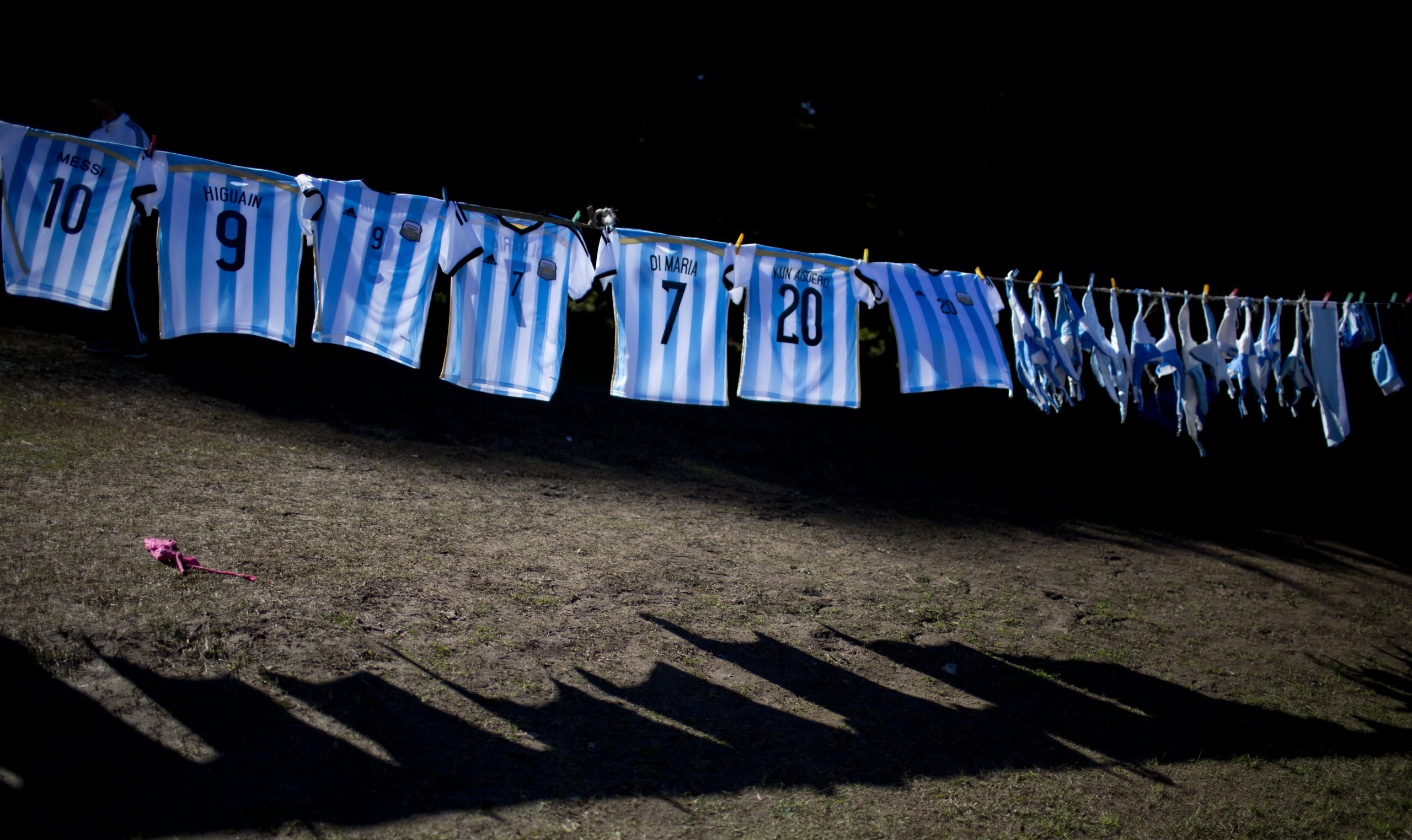 Argentine consular office rolling around Rio