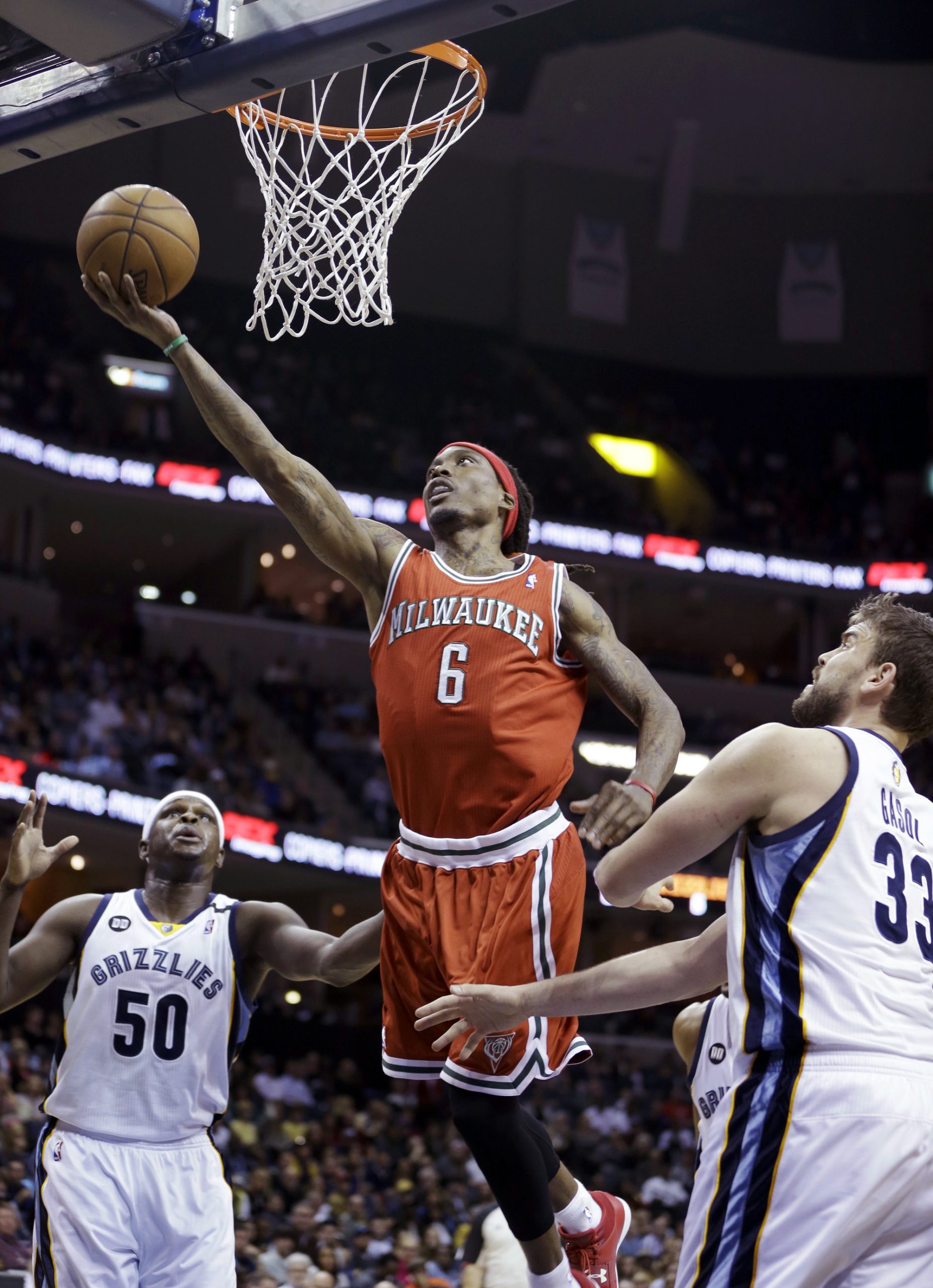 Randolph leads Memphis past Milwaukee 90-80