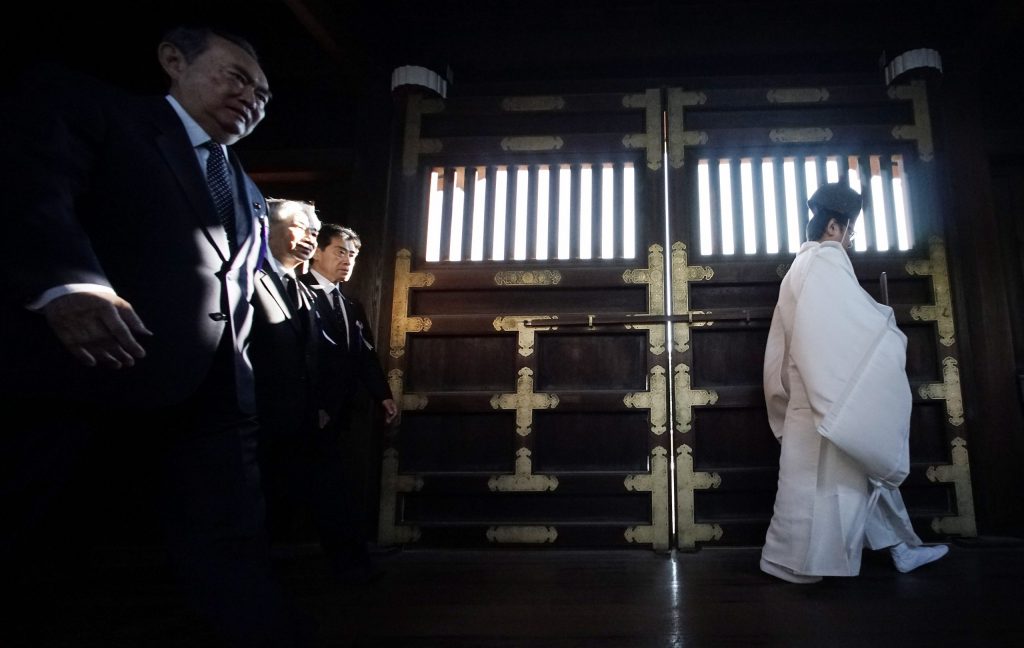 Japan PM sends offerings to war shrine
