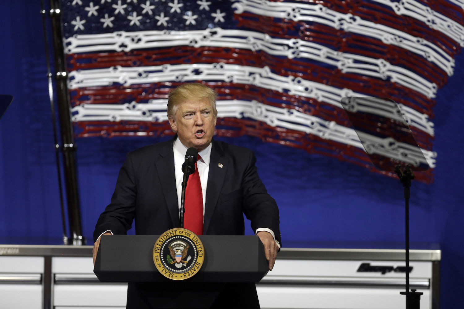 Trump blocks China-backed fund from acquiring US semiconductor business