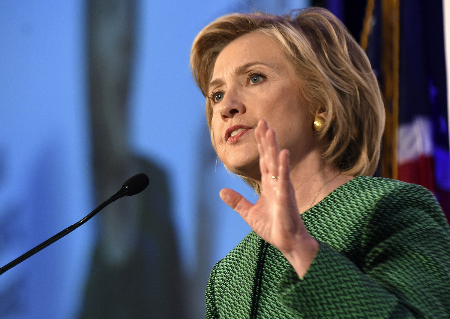 Clinton pens open letter to Wells Fargo victims