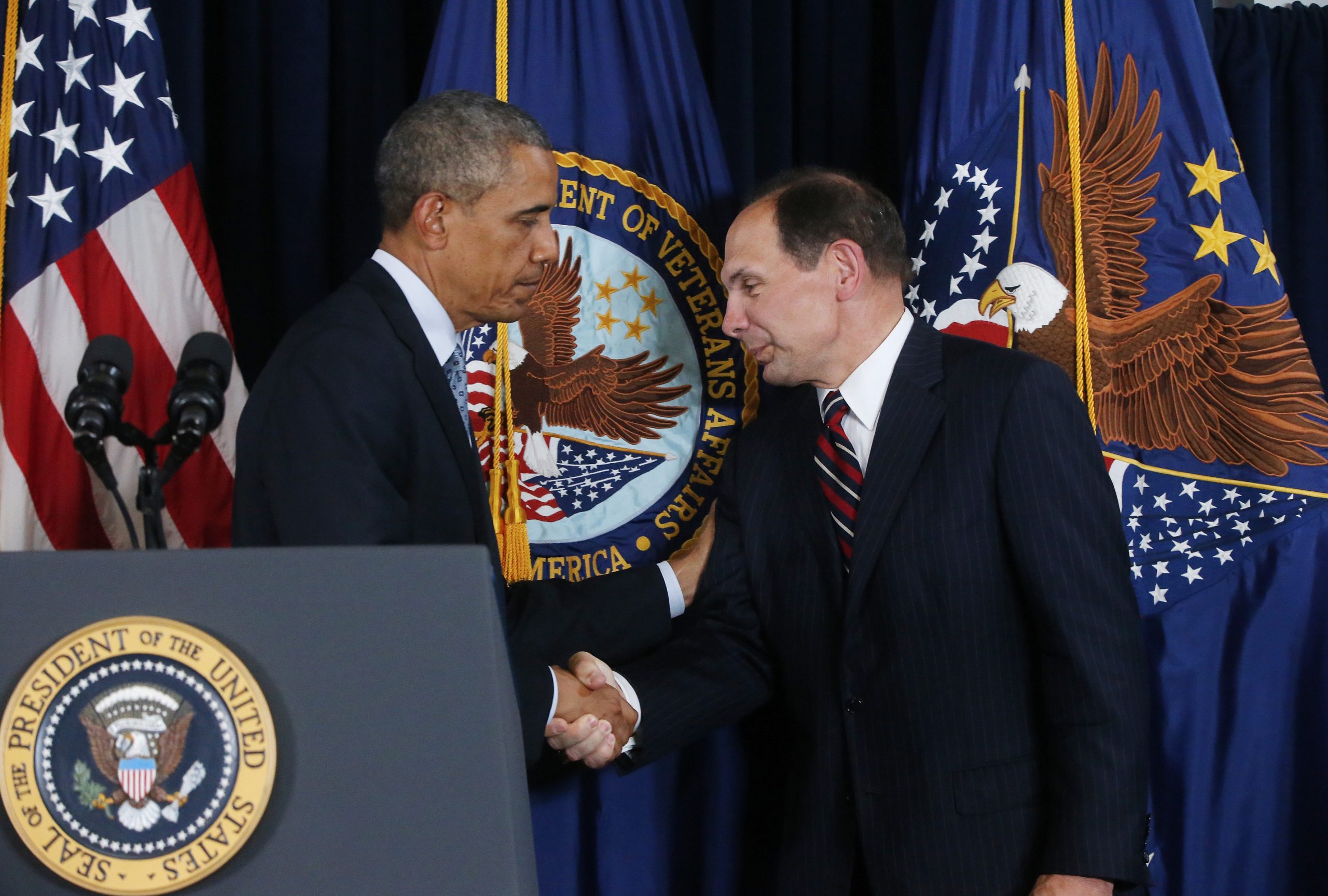 Obama signs veterans’ health care overhaul