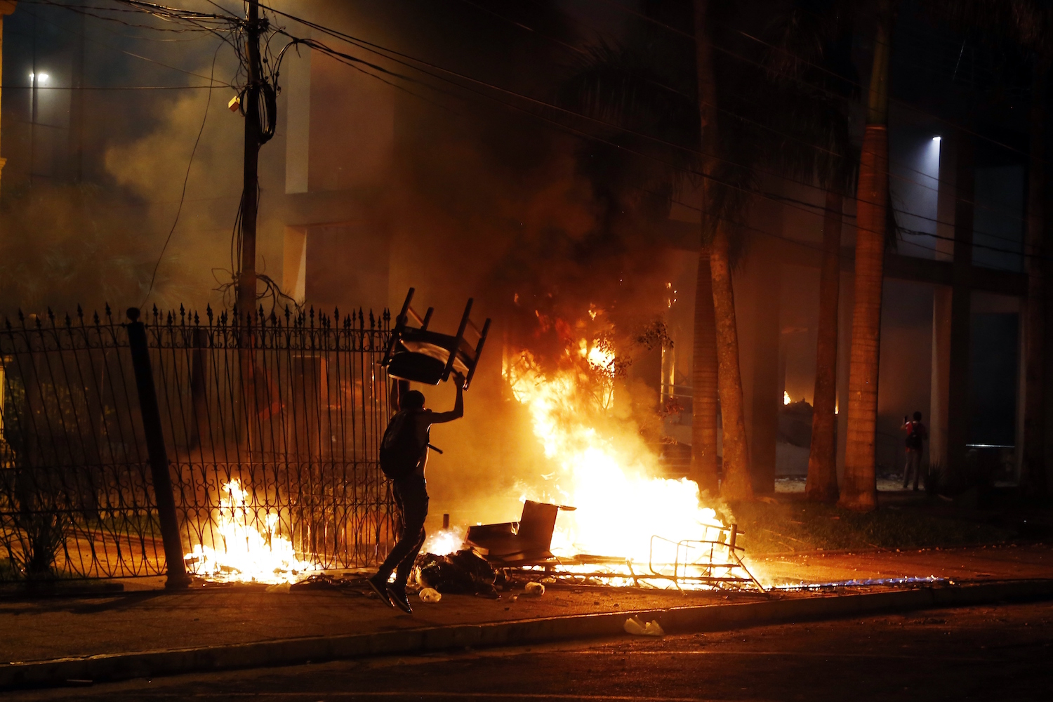 Paraguay protesters set congress on fire over presidential term limit vote