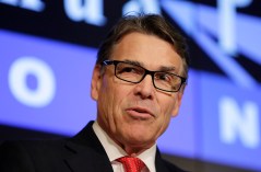 Perry slams Dems for using Khan to attack Trump