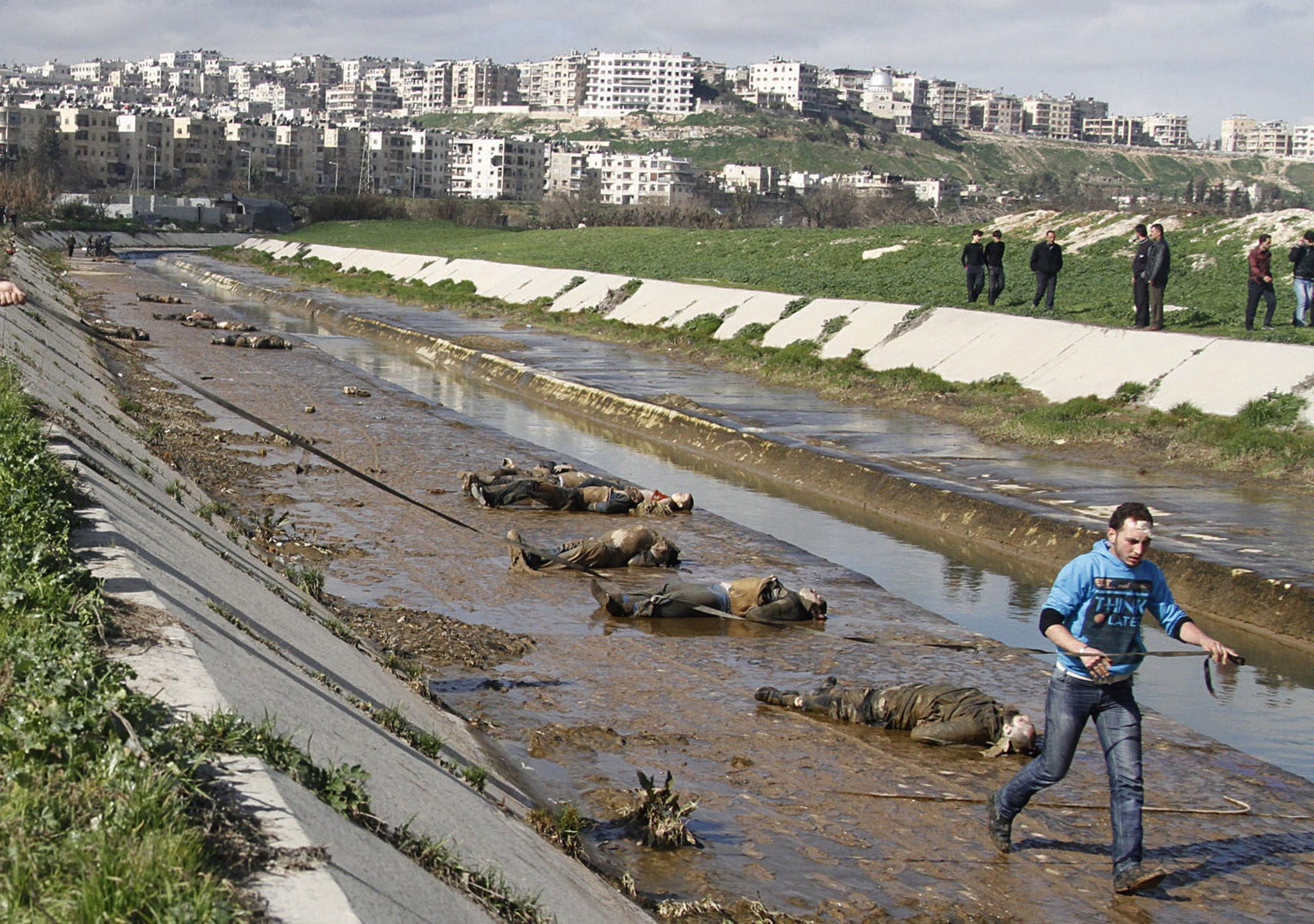 Syrian media: Mortar fire kills 6 near Damascus