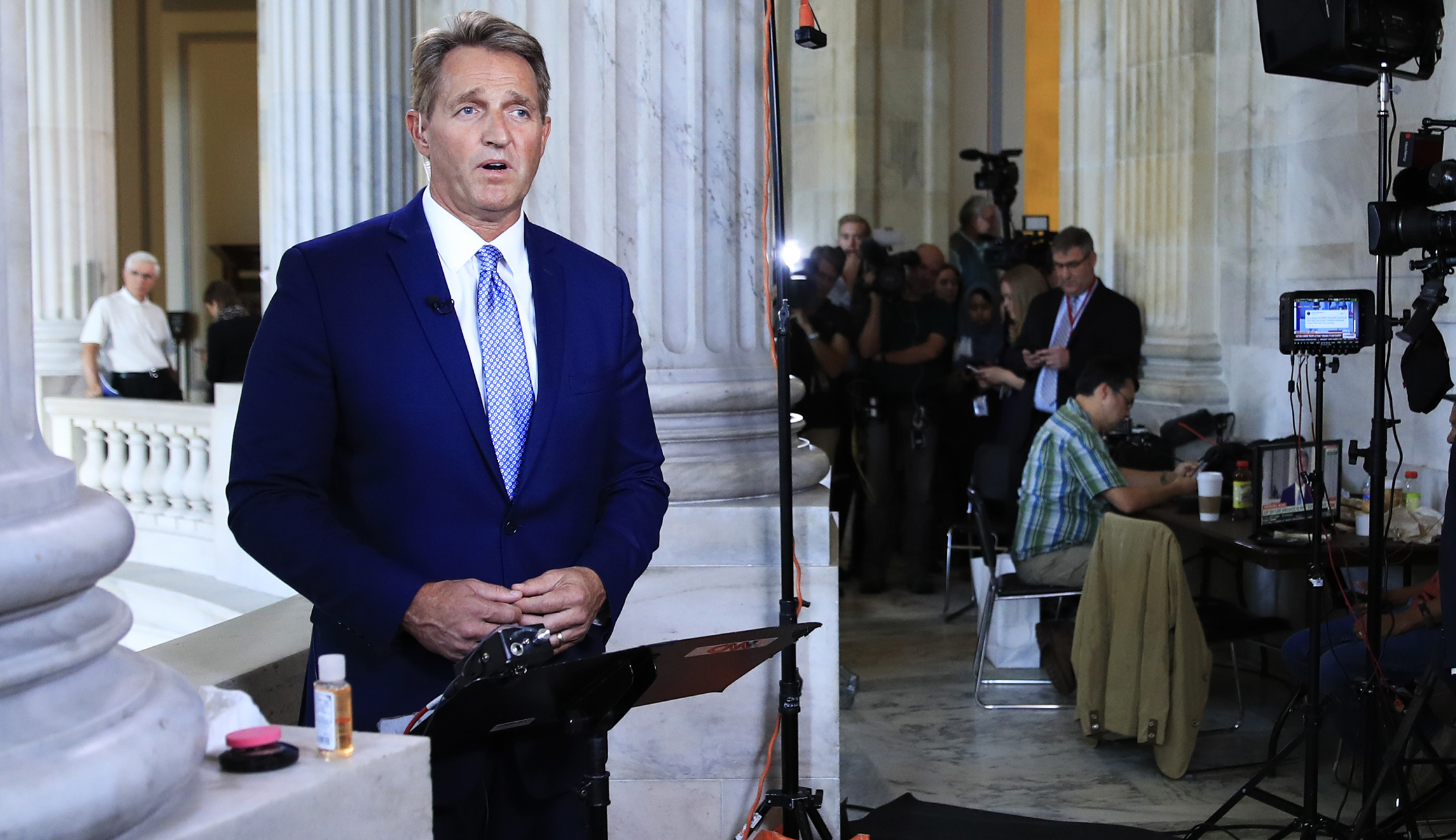 Jeff Flake urges White House not to pull out of NAFTA