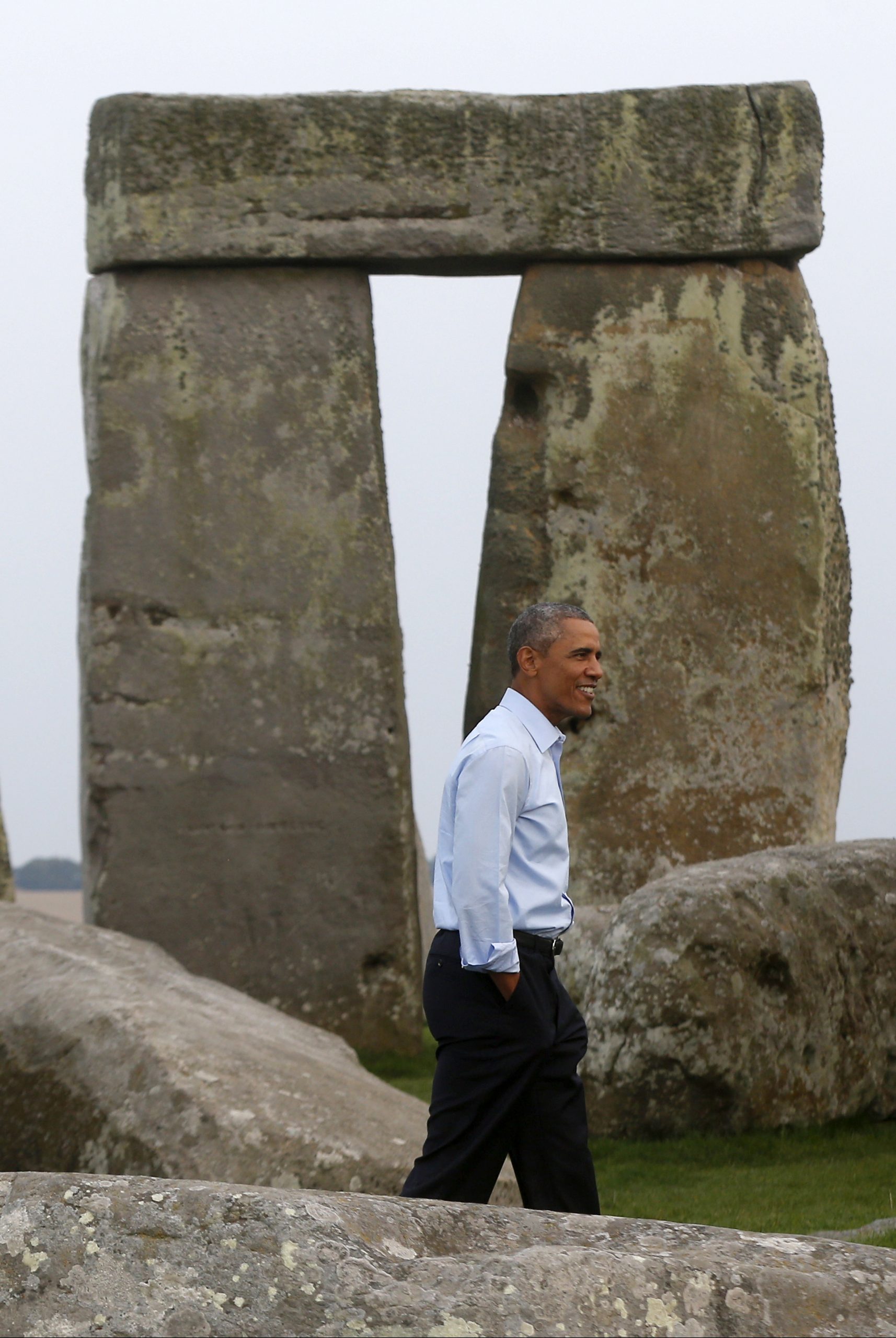 Obama visits Stonehenge after NATO summit
