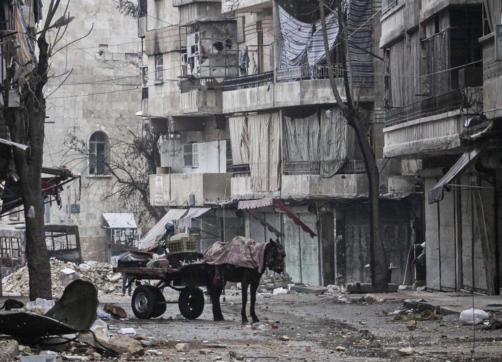 Syrian troops battle rebels in Damascus suburbs