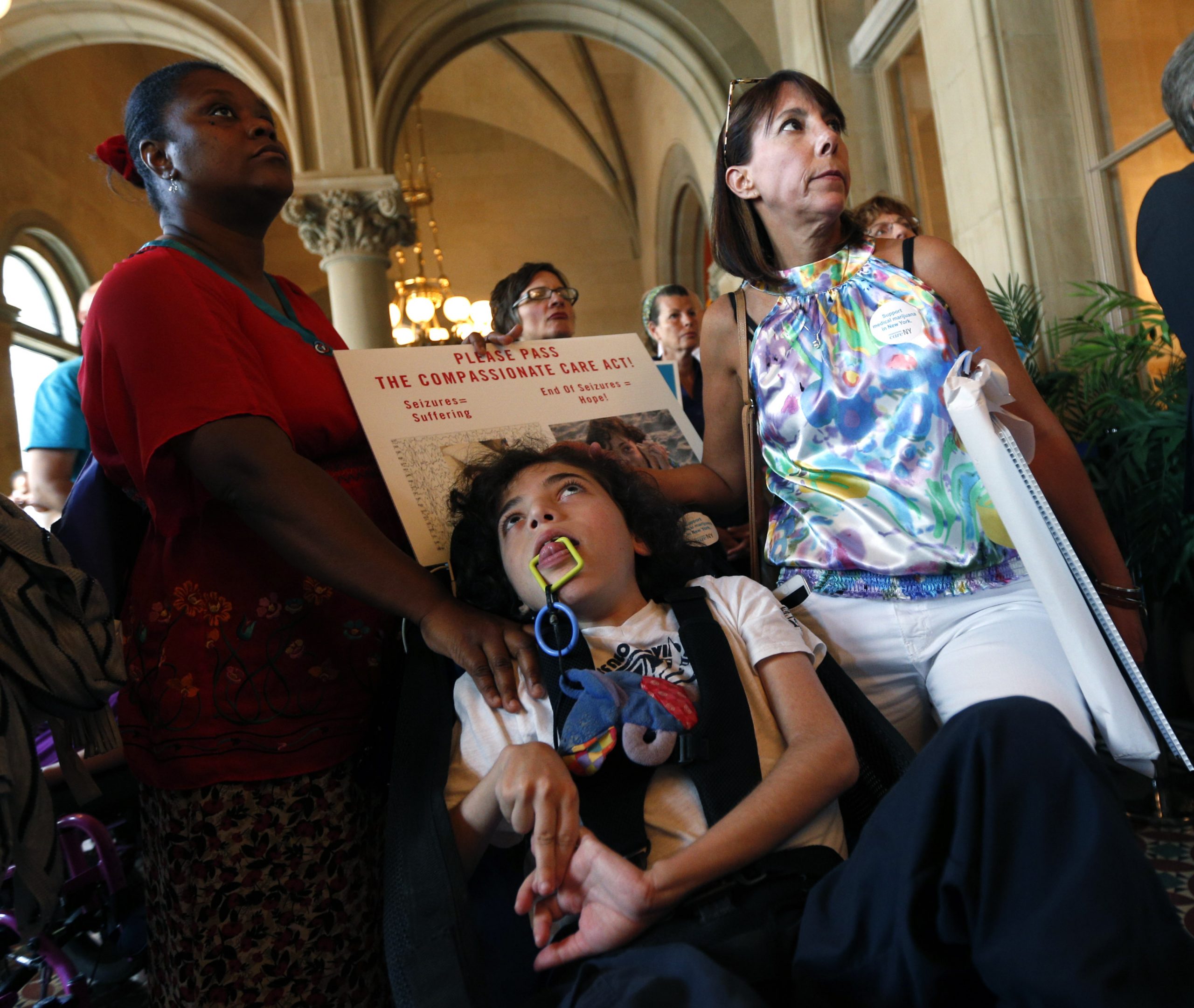 Medical marijuana advocates rally, criticize Cuomo