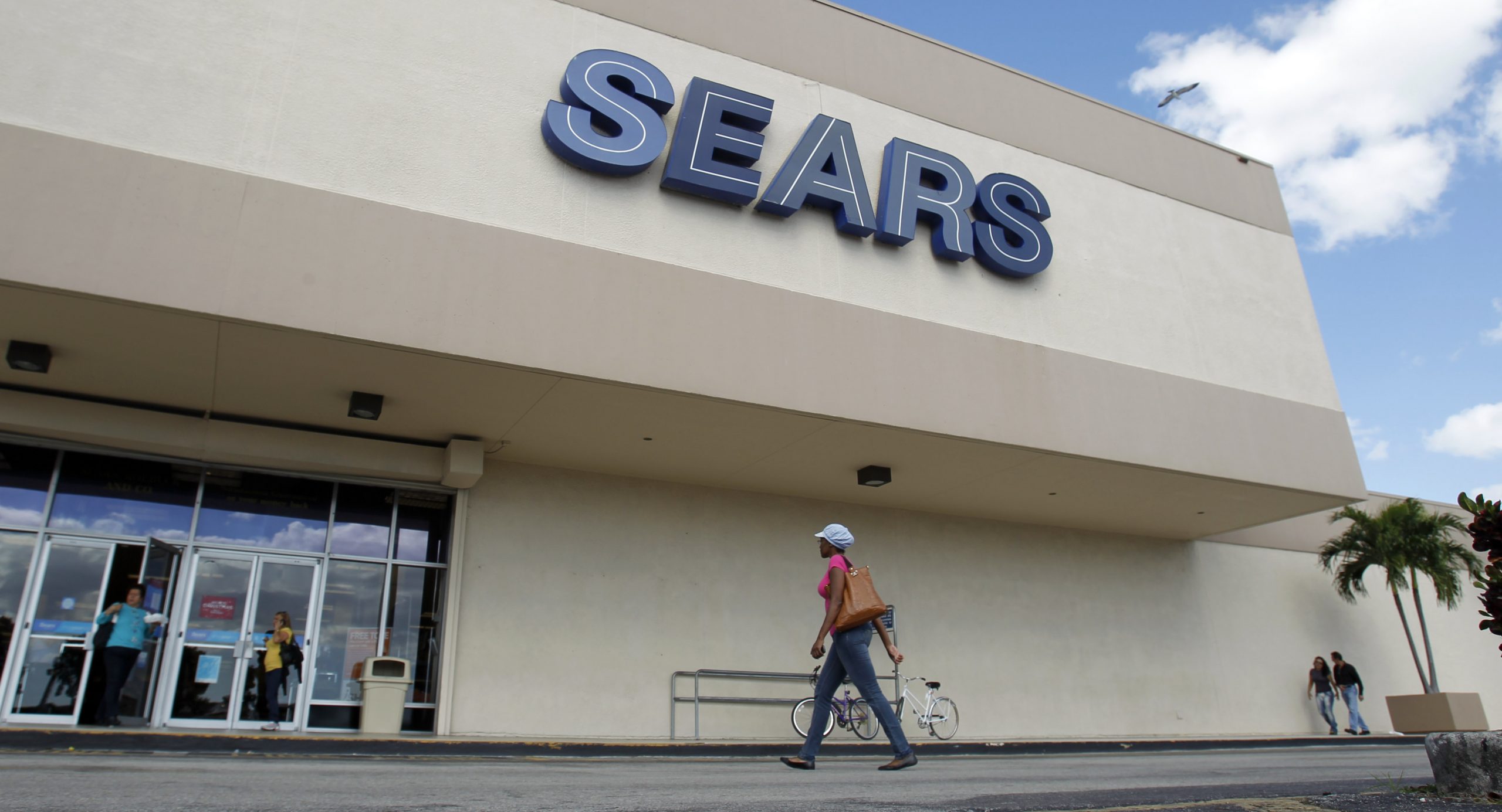 Sears 2Q loss widens on sluggish sales