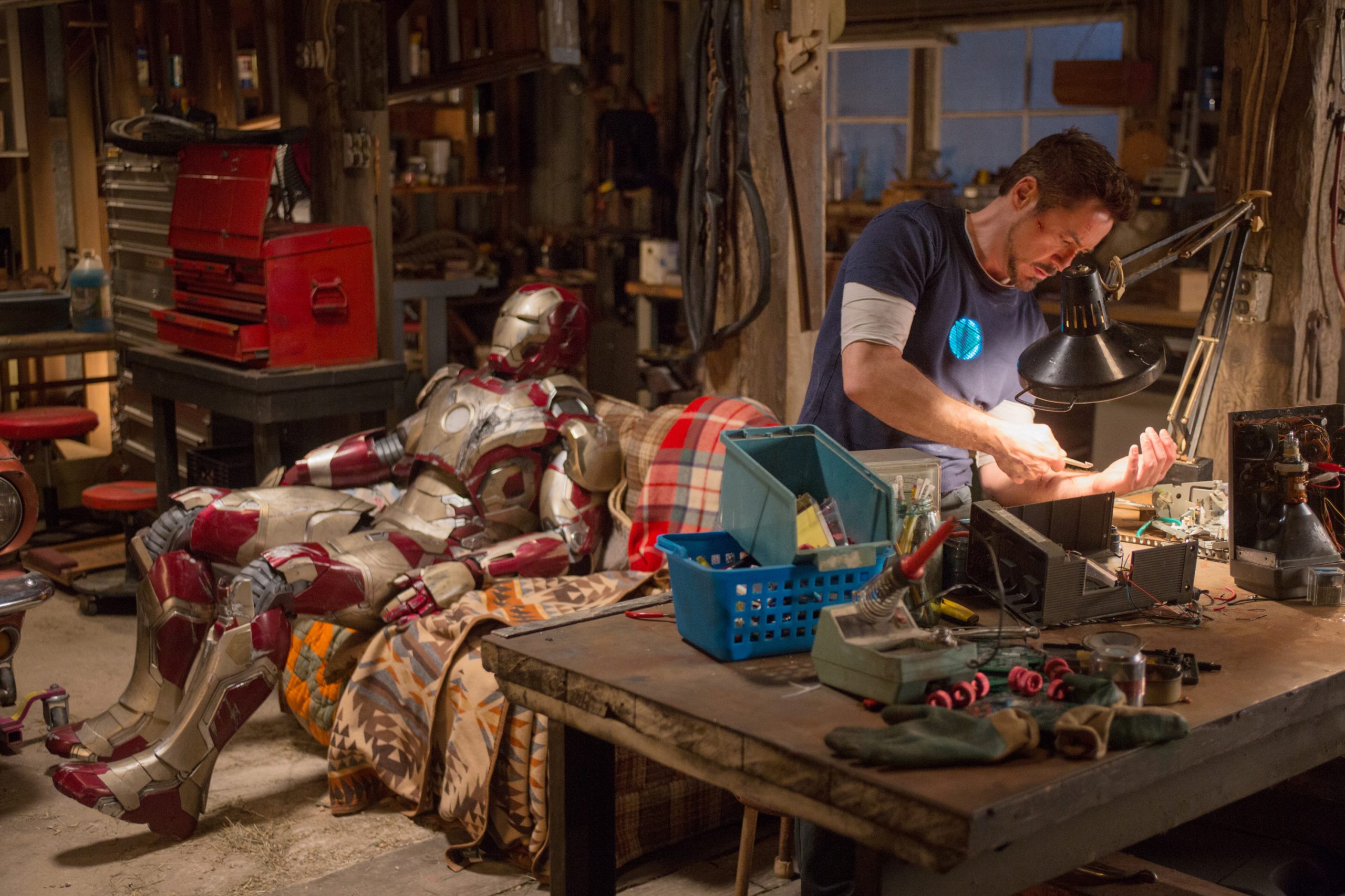 Review: ‘Iron Man 3’ loaded down by heavy metal