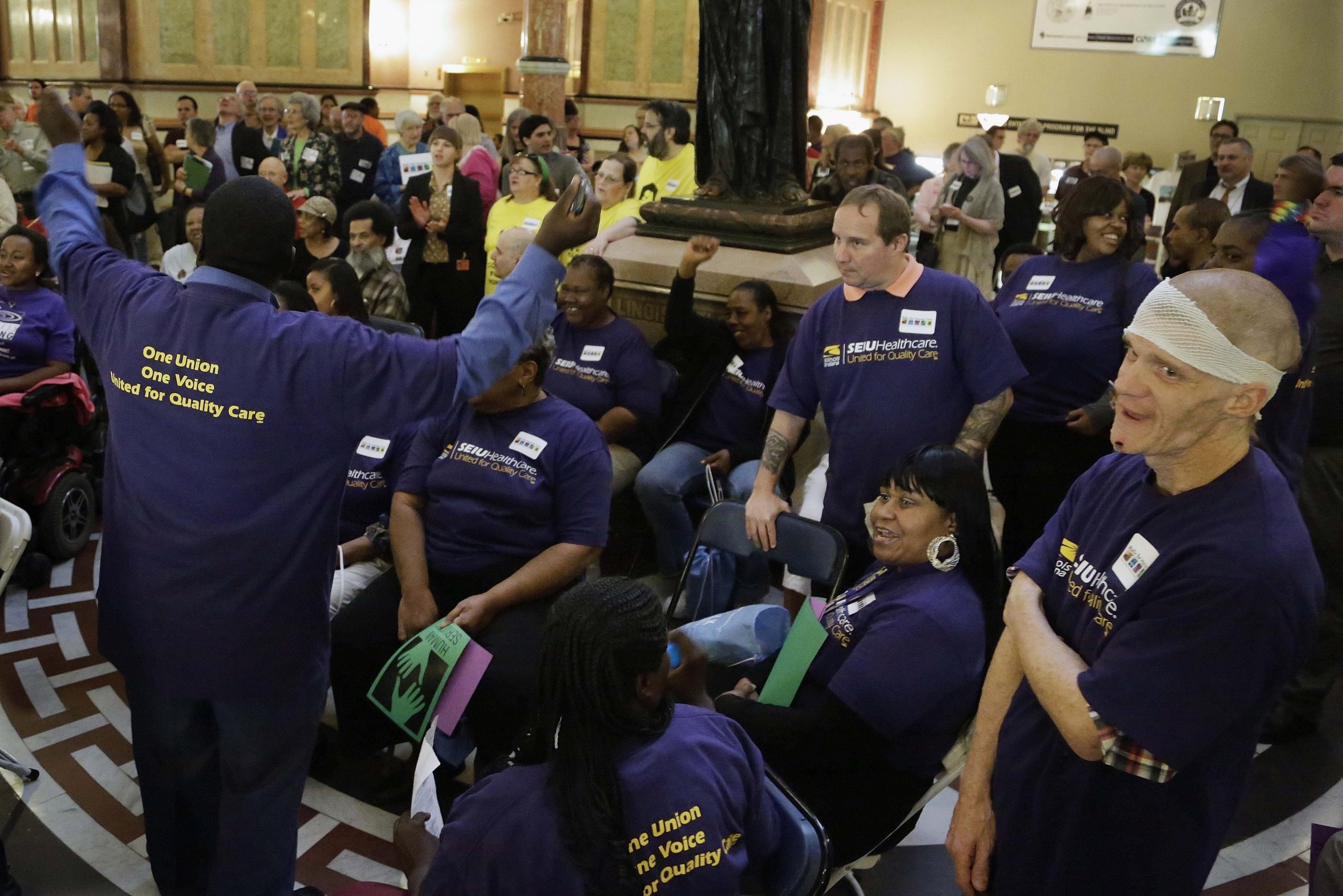 Unions target Illinois Democrats in pension reform battle