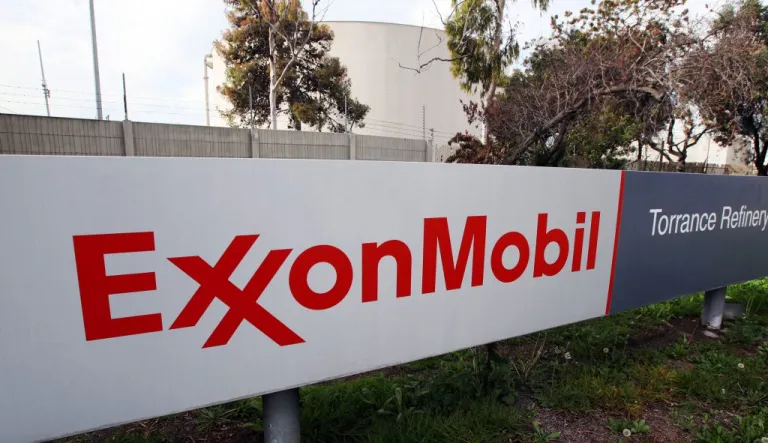 Exxon Mobil sign