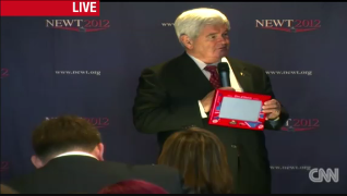 VIDEO: Gingrich campaigns with Etch-A-Sketch