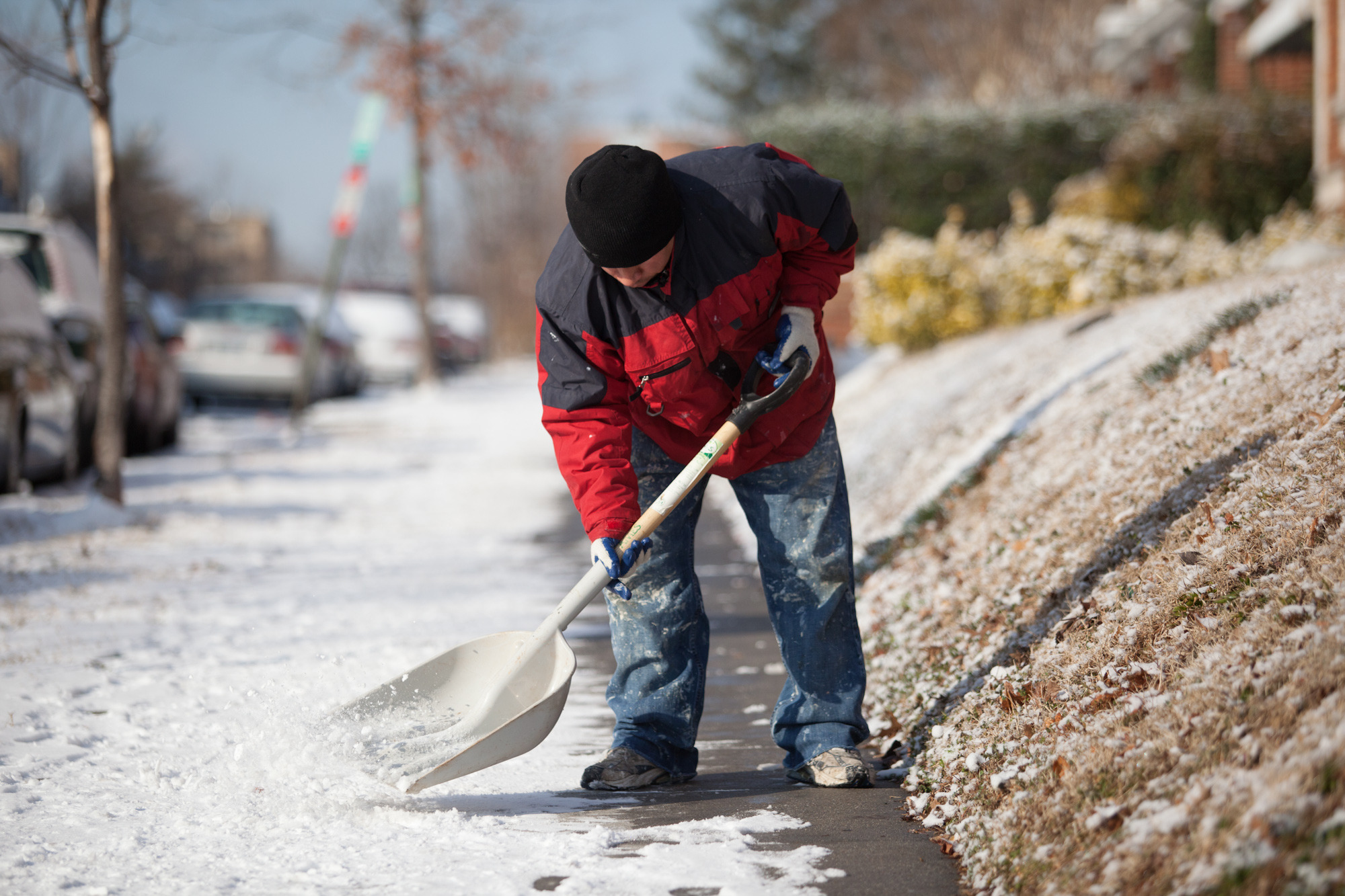 D.C.-area snowfall leads to crashes, closures and delays
