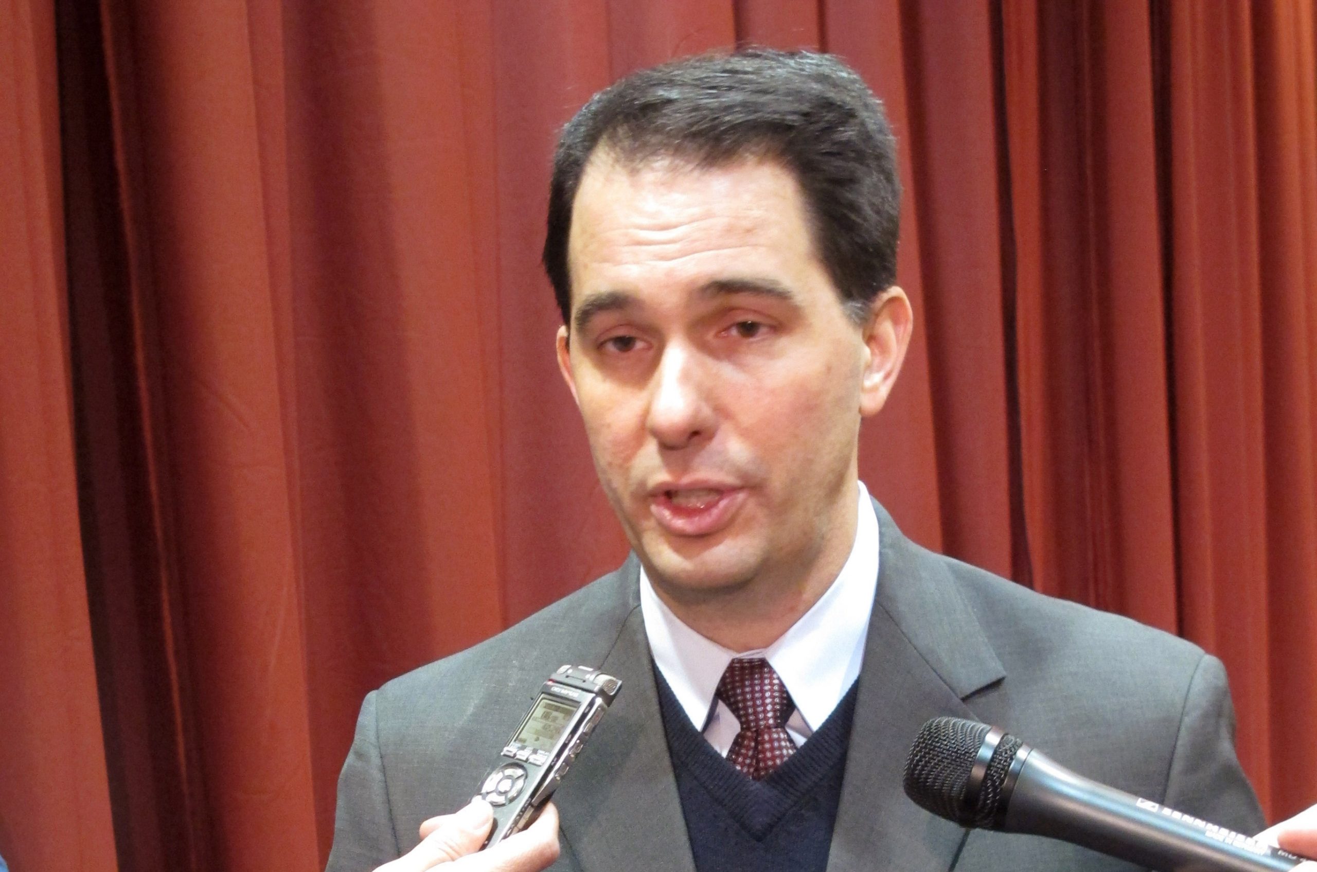Gov. Scott Walker refutes campaign law violation allegations