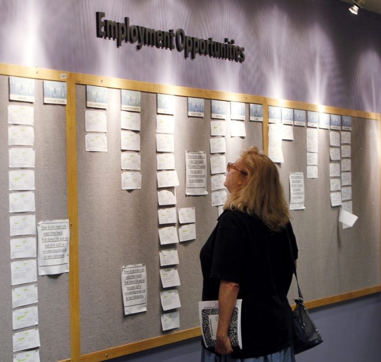 Experts are split on what impact extending unemployment benefits would have on the number of unemployed. (AP File)
