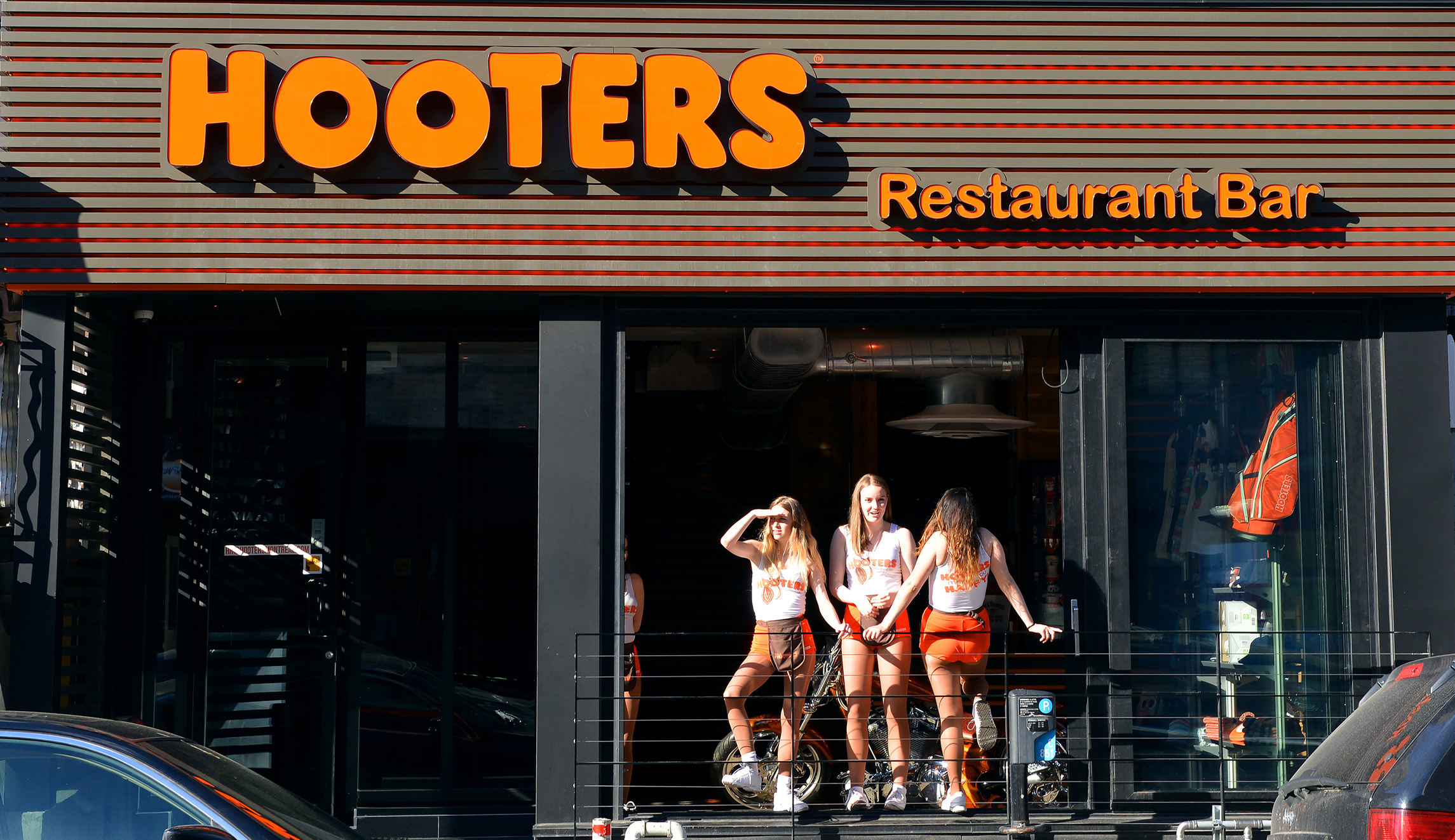 Hooters won’t require new shorts servers complained were too short