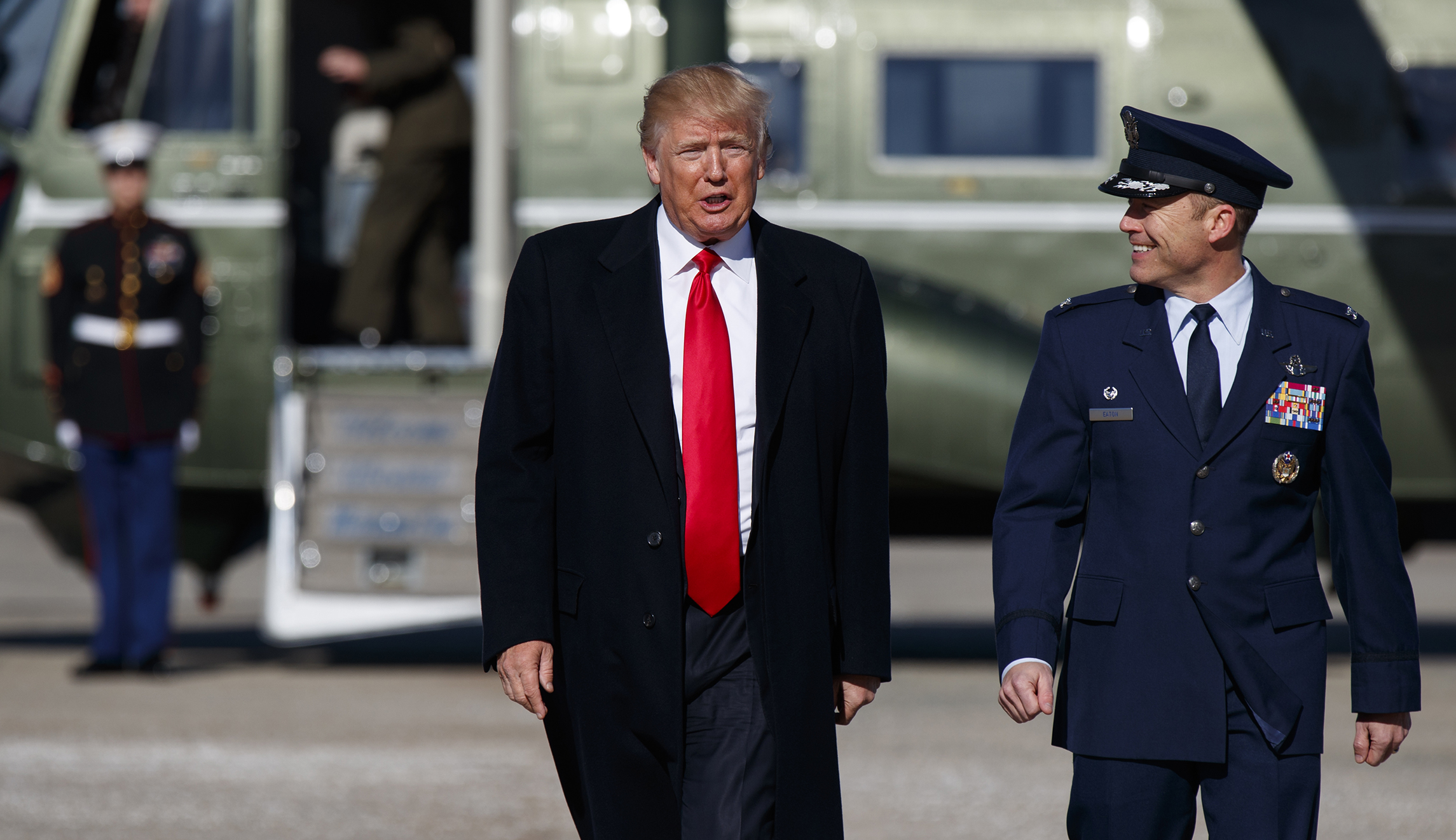 Hoping to avoid a shutdown, Trump hits the phones