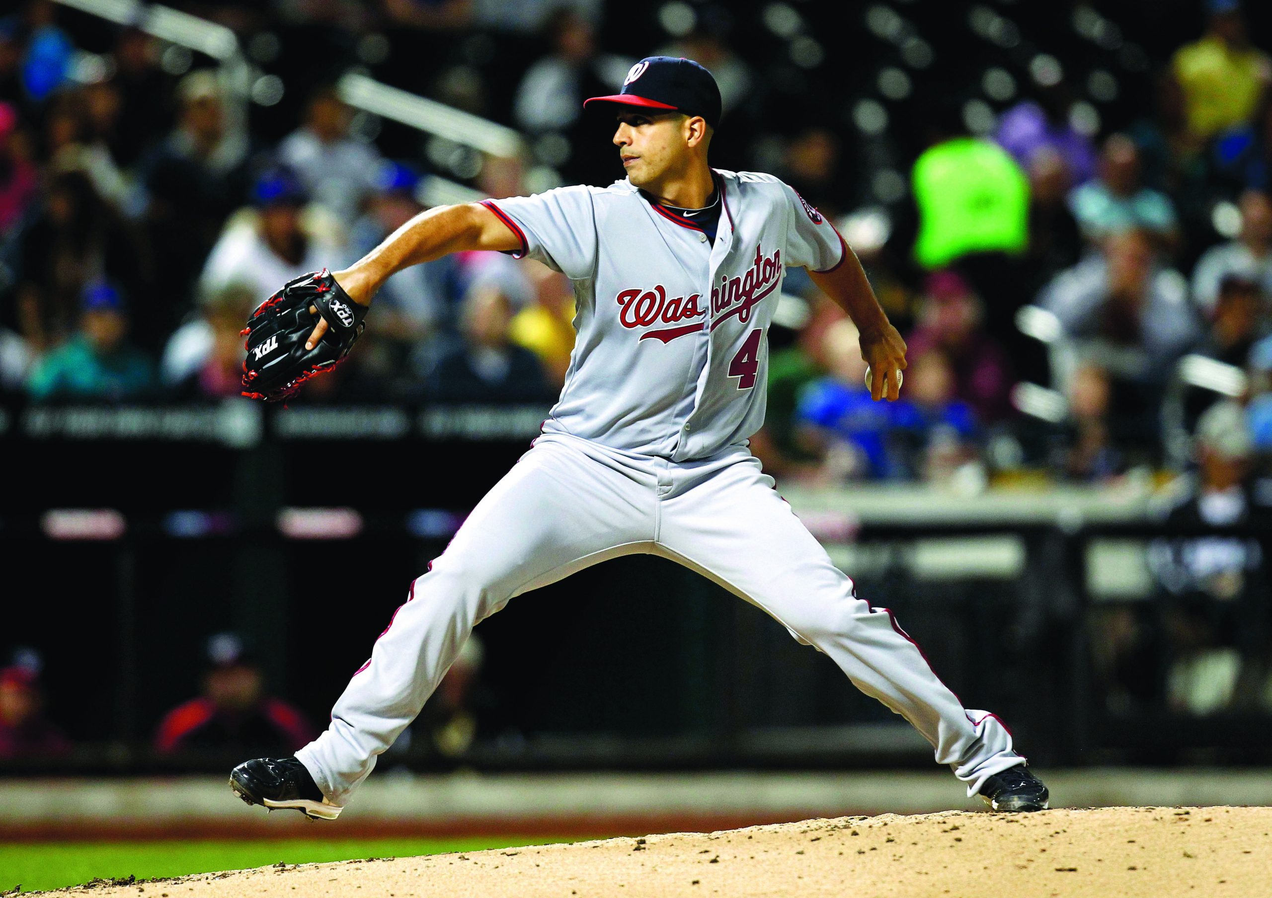 Gonzalez wins 19th game for Nationals