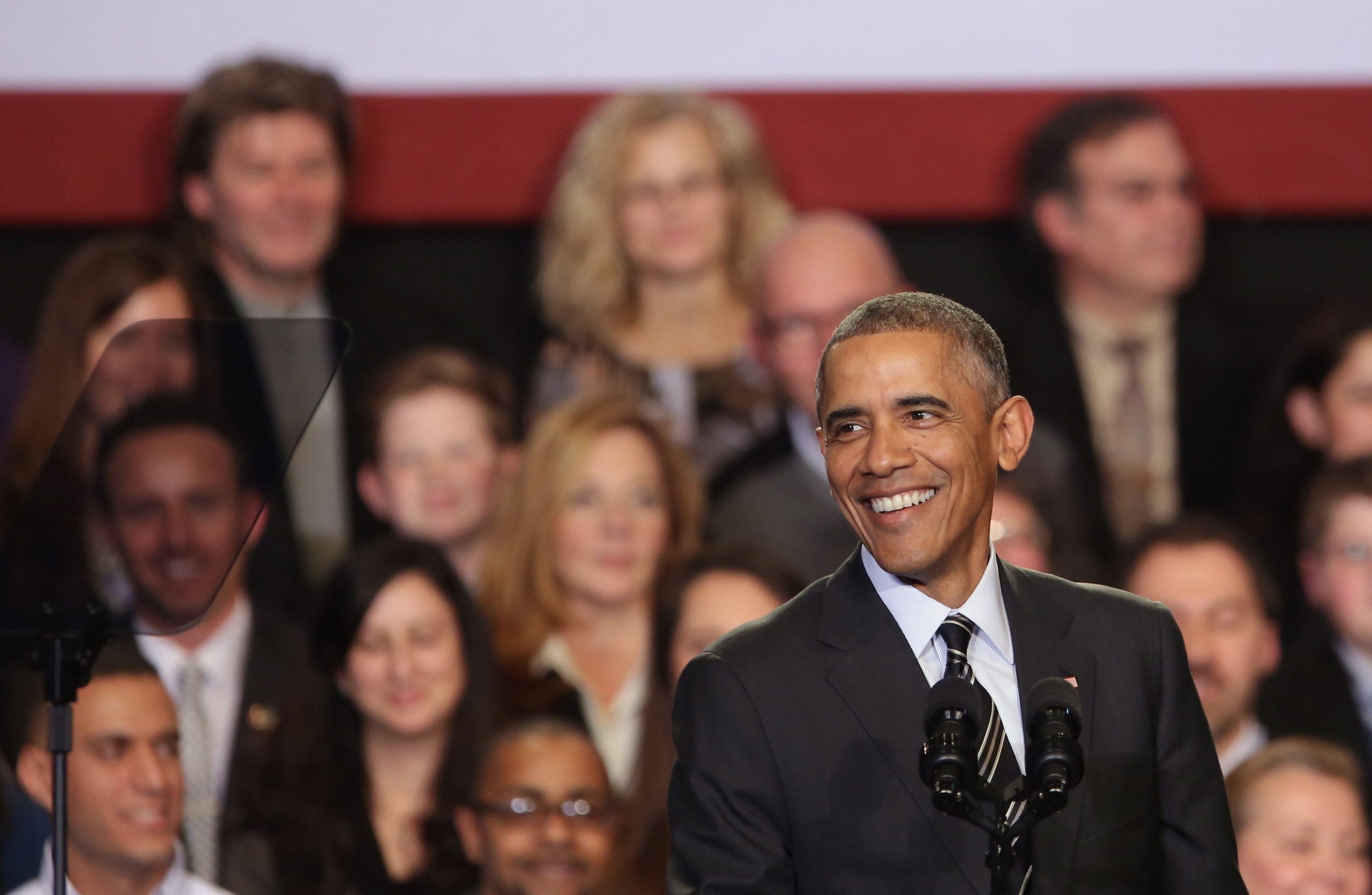 Dems: Obama must tout improving economy in 2016