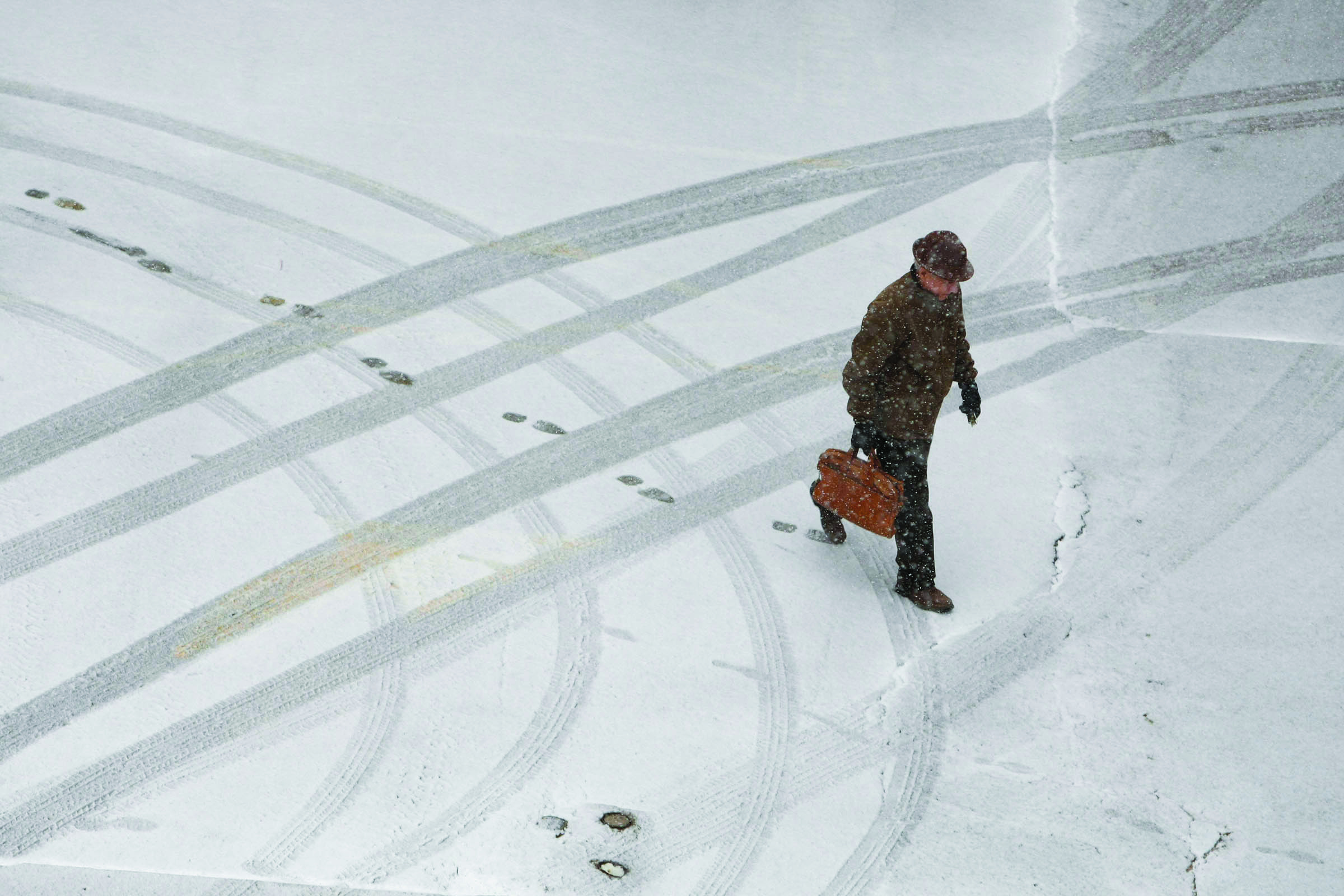 Winter storm blankets Great Plains with snow