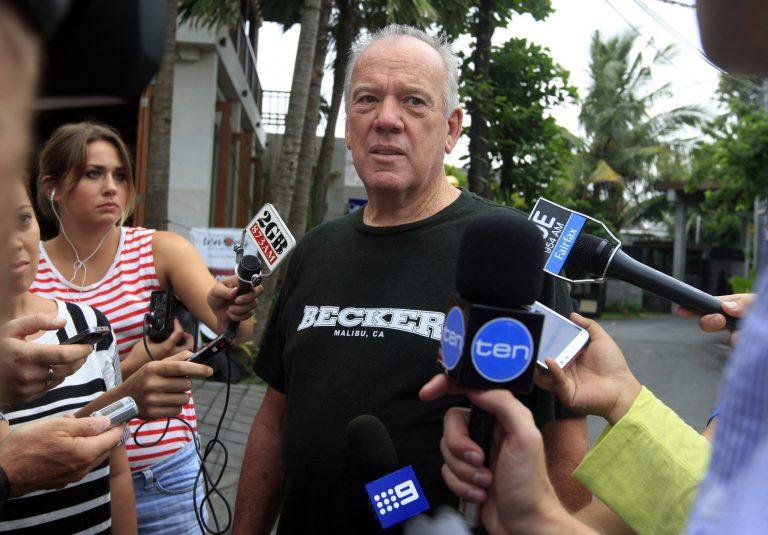 Australian reporter on an Australian TV program, Sunday Night, Mike Willesee, center, speaks to reporters in Bali, Indonesia, Tuesday, Feb. 11, 2014. Willesee is expected to perform an exclusive interview with Schapelle Corby. Corby, convicted of smuggling marijuana into Indonesia's tourist island of Bali walked free from nine years in jail on Monday after being given parole, the latest chapter in what has been a media sensation in Australia. (AP Photo/Firdia Lisnawati)