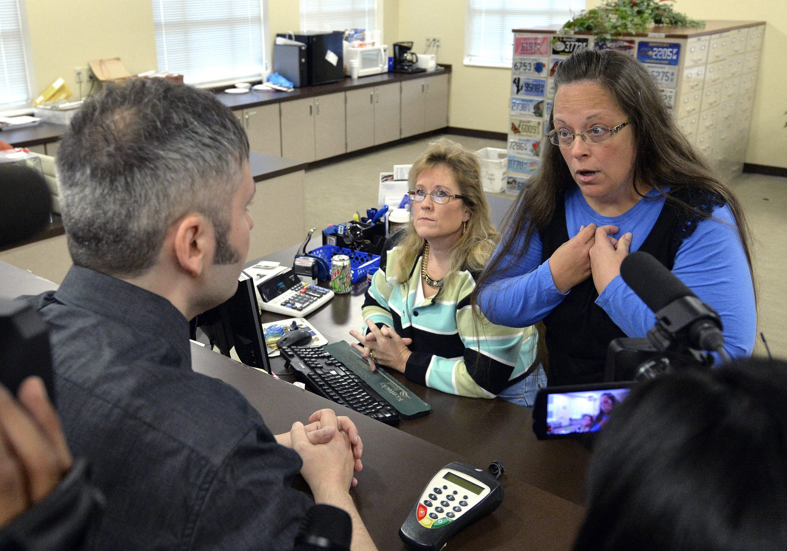 090315 cohen kimdavis samesex Pic