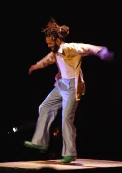Legendary dancer honors his mentors
