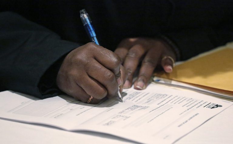 new applications for unemployment benefits fell by 11,000 to 271,000 in the second week of December, the Department of Labor reported Thursday. (AP Photo/M. Spencer Green, File)