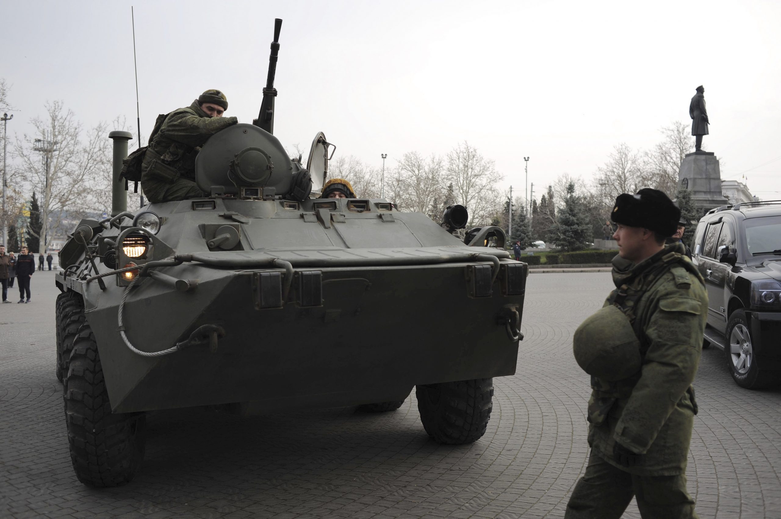 Pro-Russian rally in Crimea decries Kiev ‘bandits’