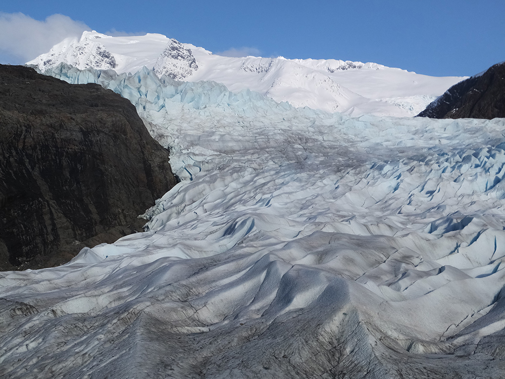 Lost Alaskan skiers rescued on glacier