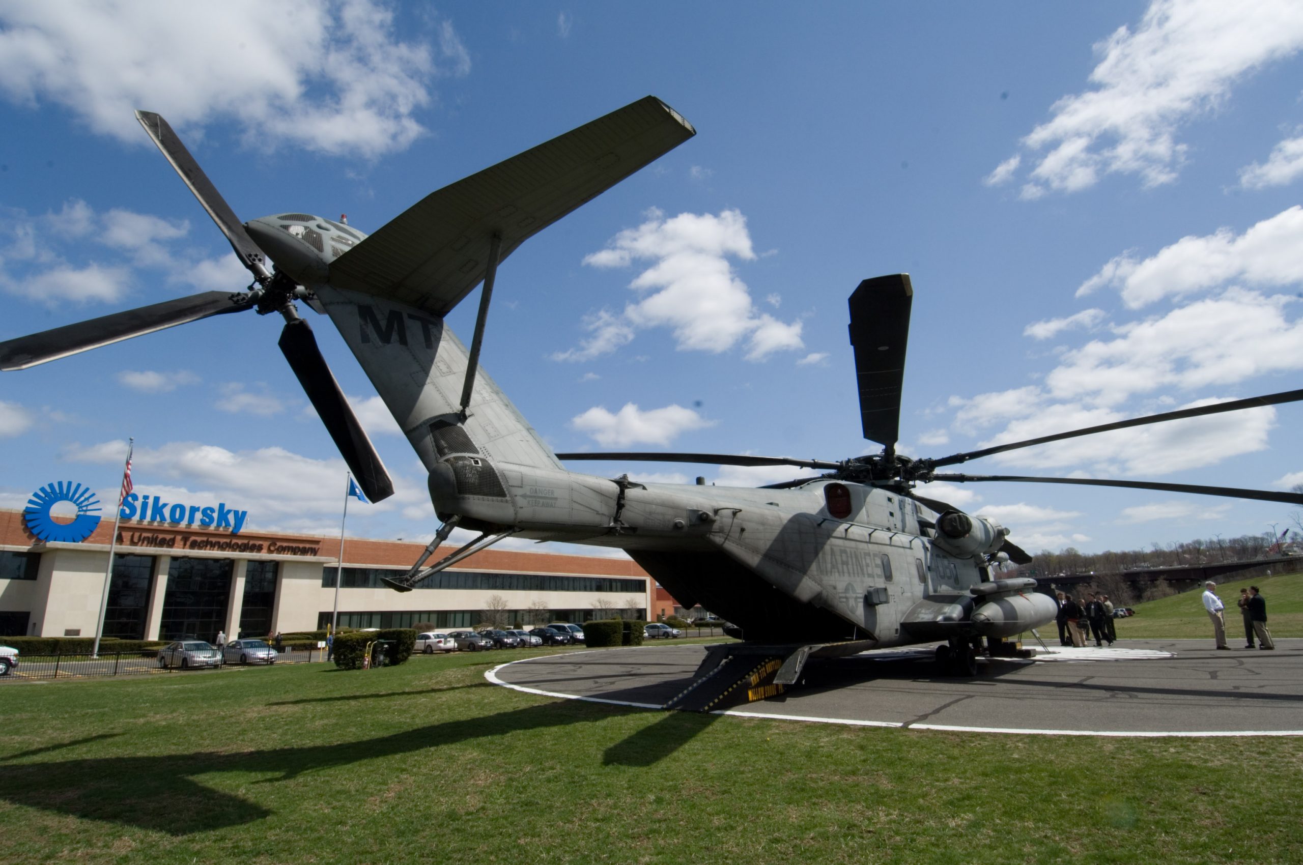 1 service member killed, 11 injured in Marine helicopter hard landing