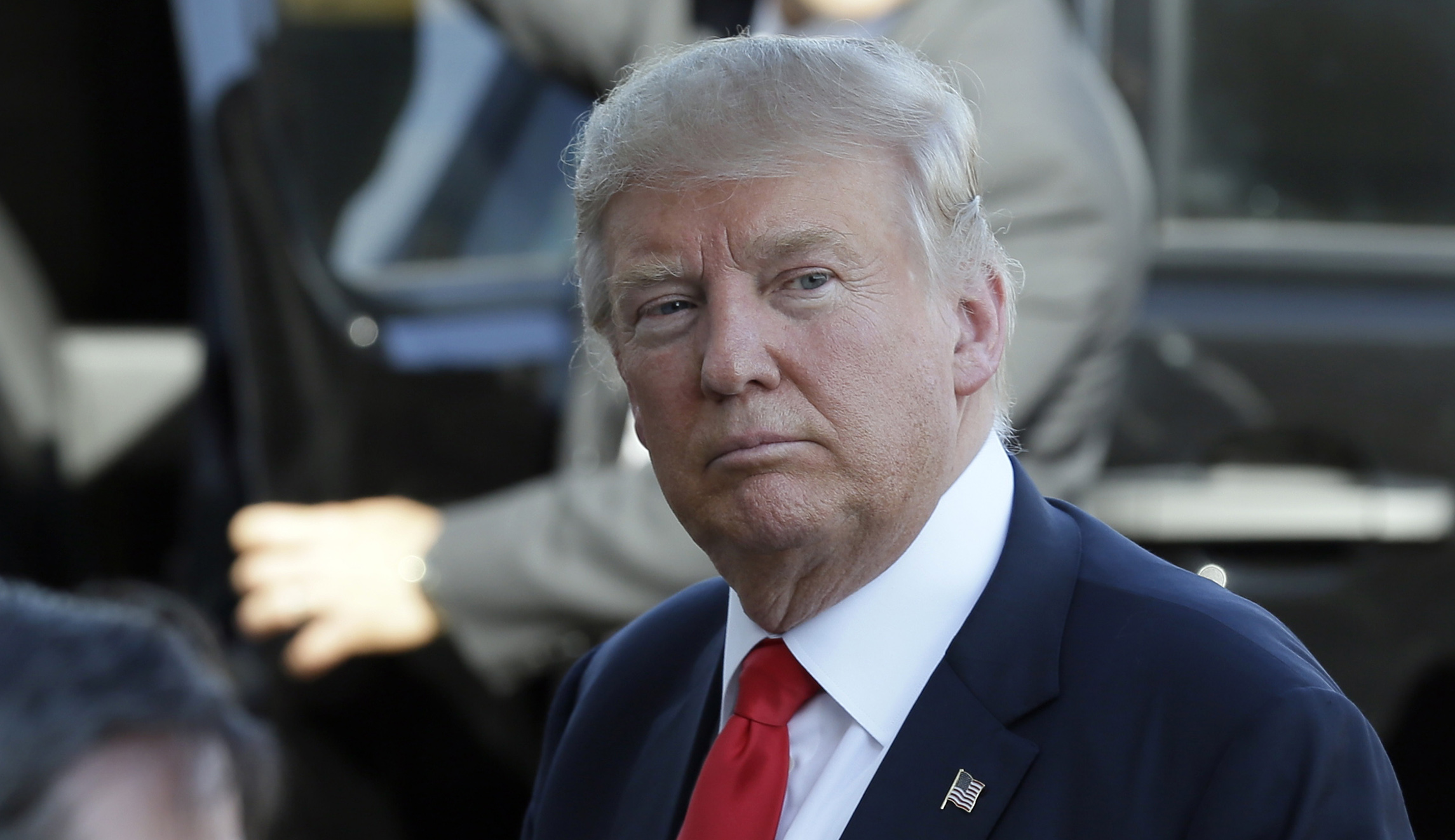 Trump stonewalls on lobbyists’ waivers