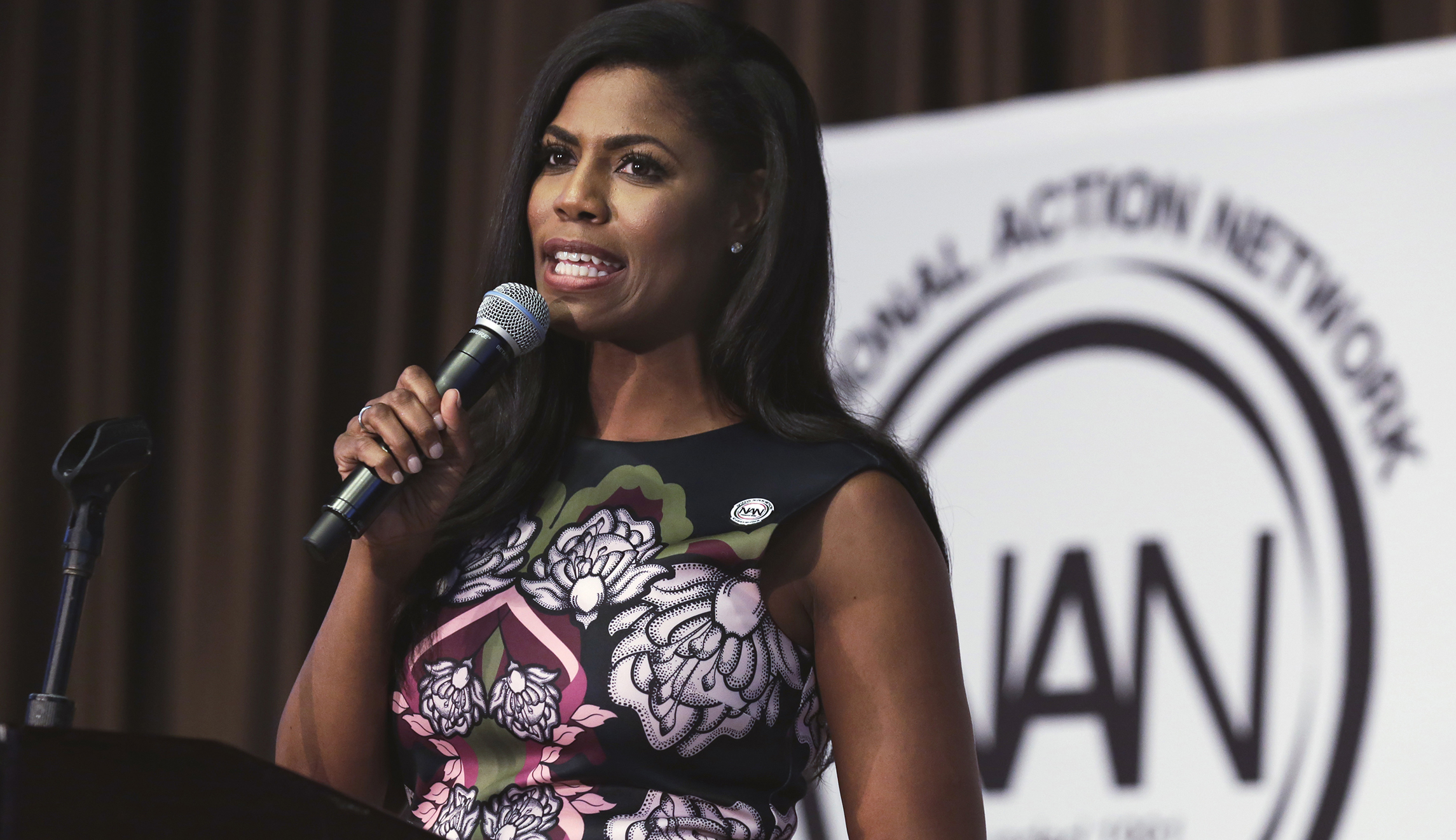 It looks like Omarosa is going to dish