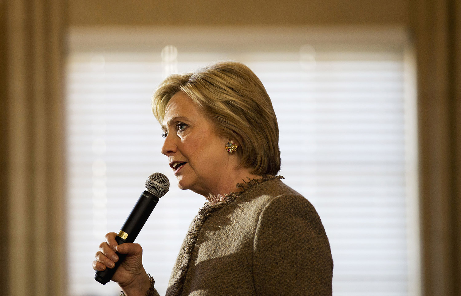 Clinton to hit Trump hard with $27 million in attack ads