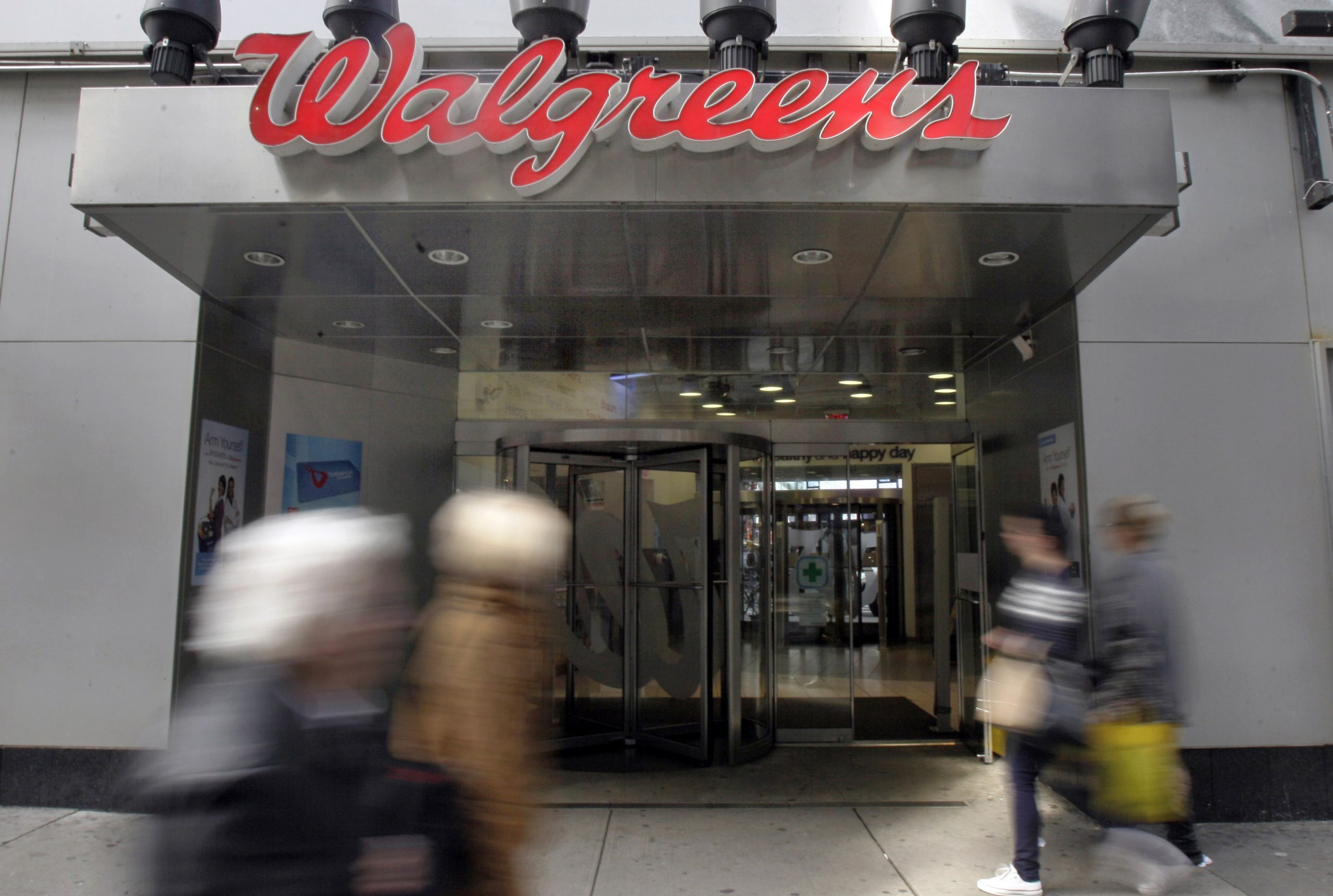Walgreen fiscal 1Q profit sinks nearly 26 pct