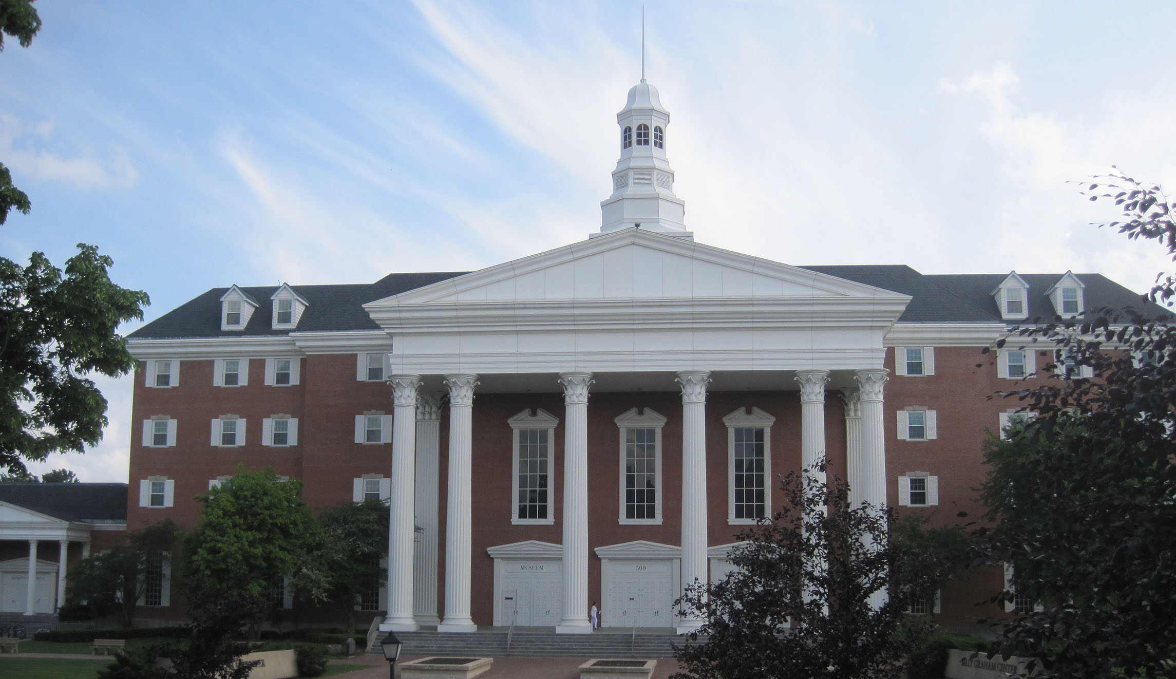 Illinois college campuses make plans for in-class learning this fall