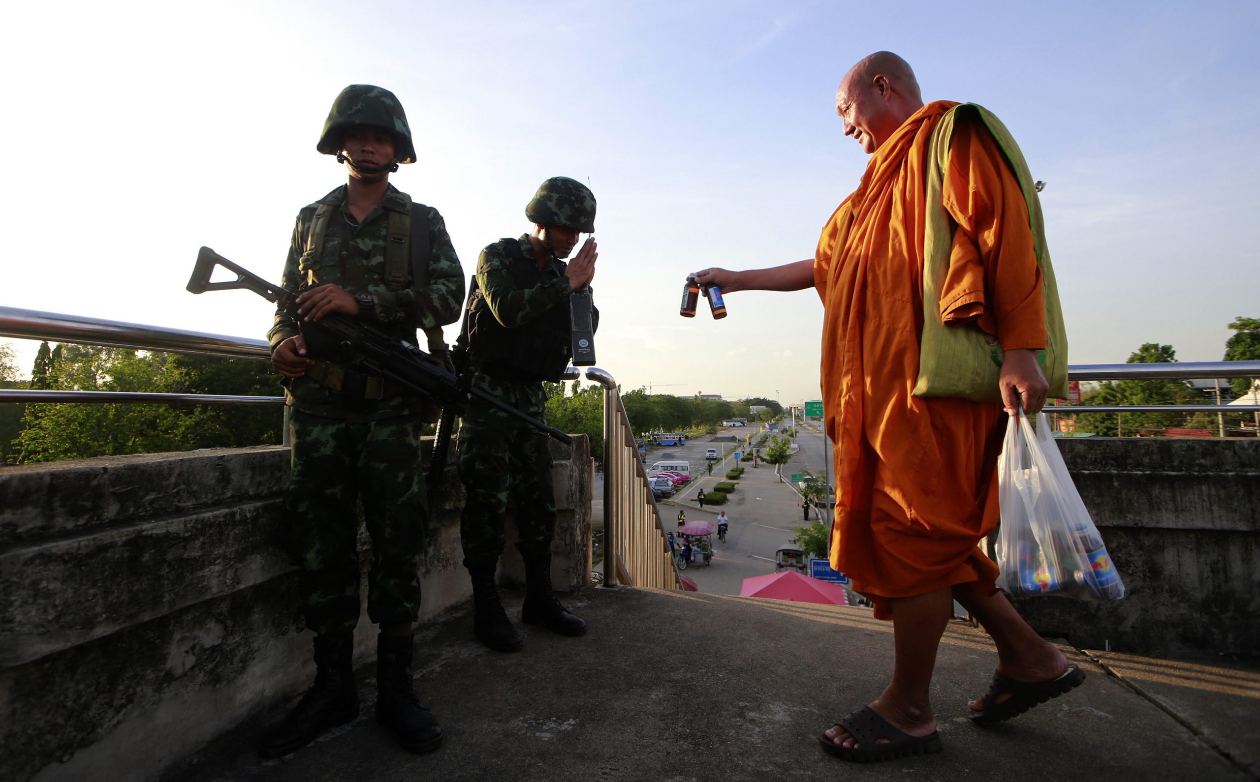 Day 2 of martial law in Thailand stirs confusion