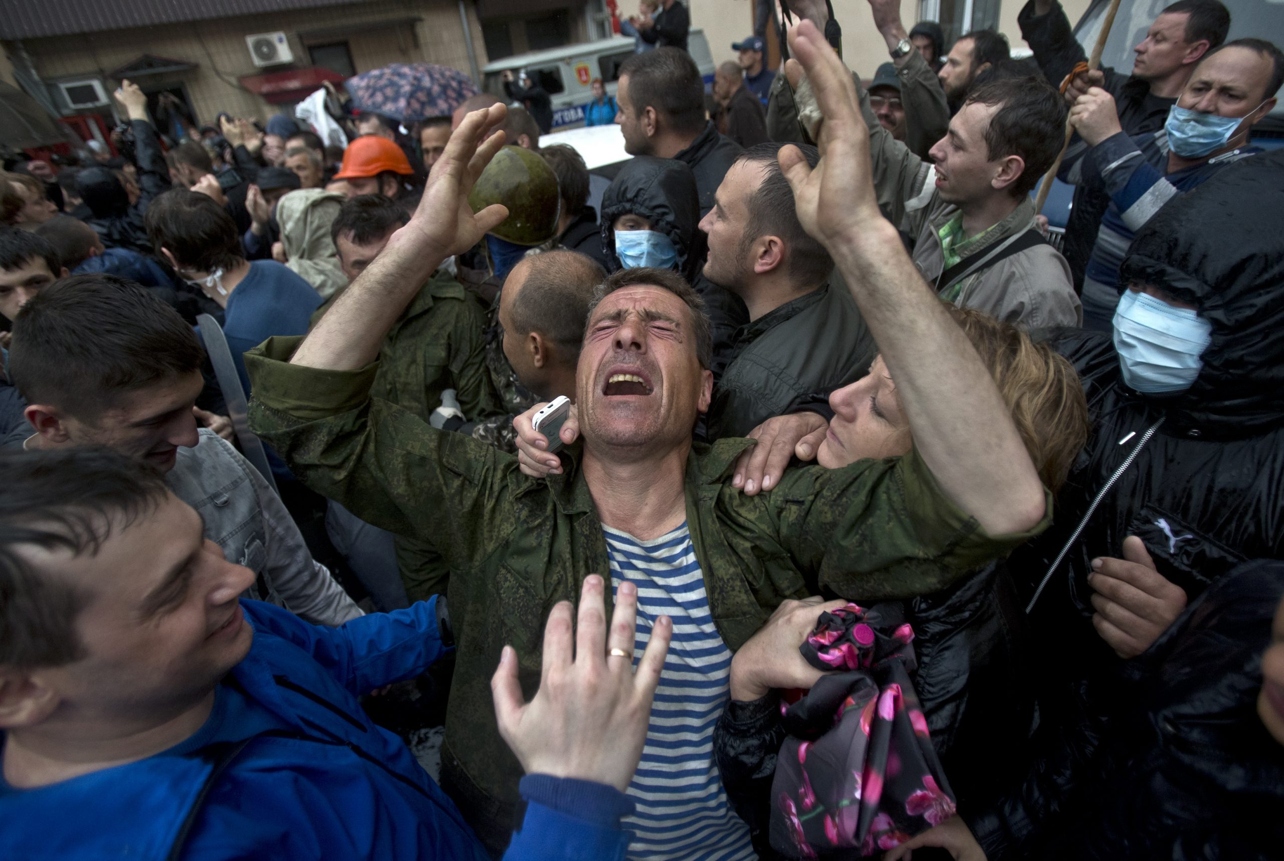 Pro-Russian crowd storms police HQ in Ukraine port